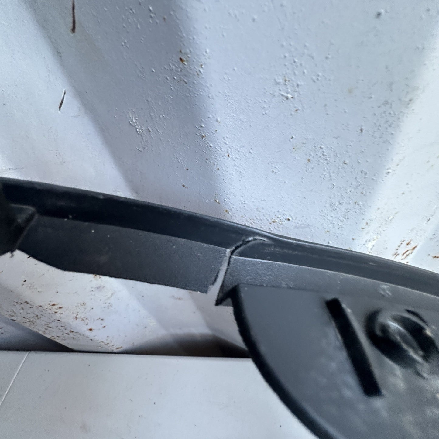 15-19 CHEVROLET CORVETTE Z06 OEM RH PASSENGER FRONT FENDER MOLDING 23315197