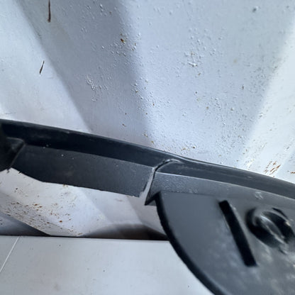 15-19 CHEVROLET CORVETTE Z06 OEM RH PASSENGER FRONT FENDER MOLDING 23315197