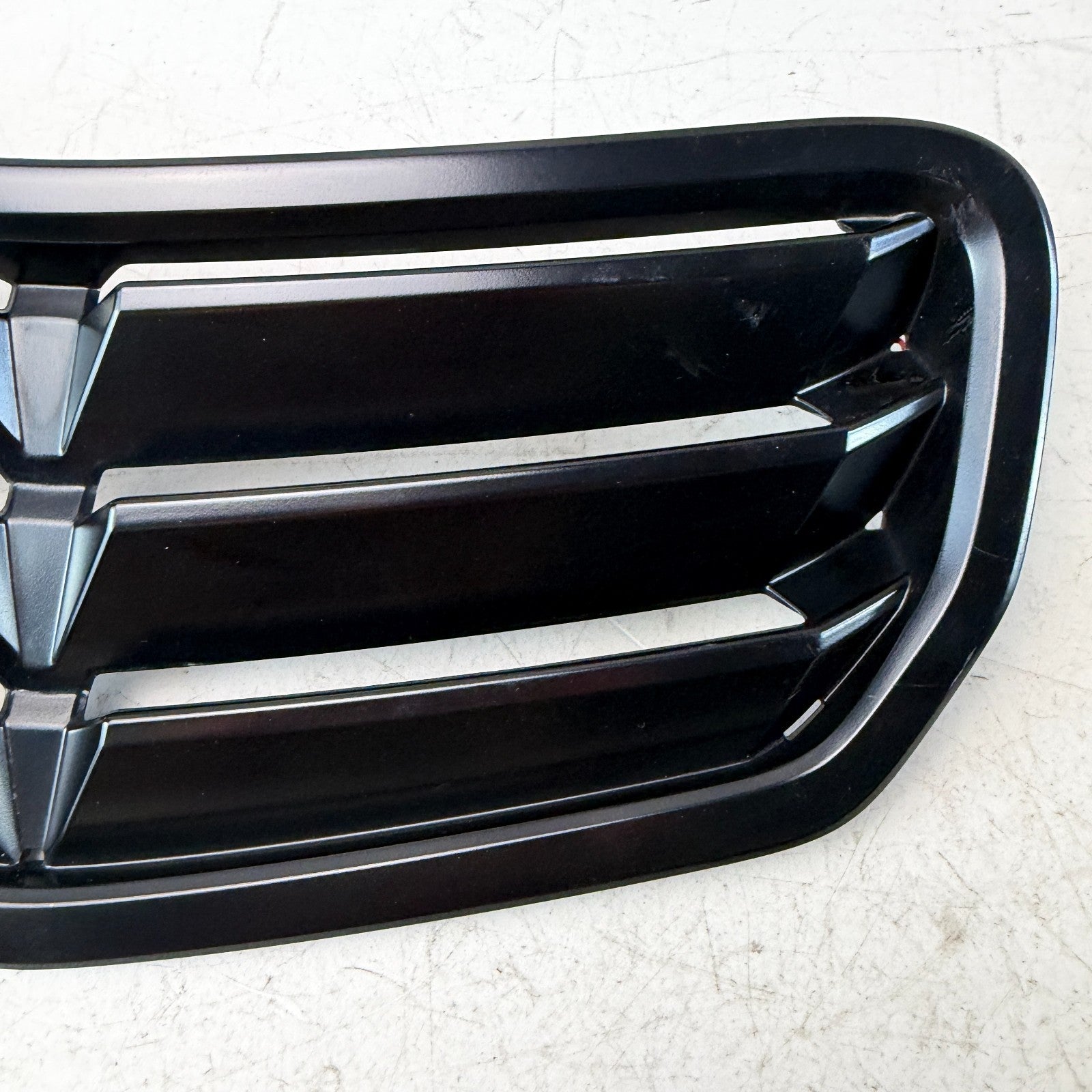 2019-2024 CHEVROLET CAMARO FRONT HOOD BONNET VENT AIR SCOOP 84763126 OEM