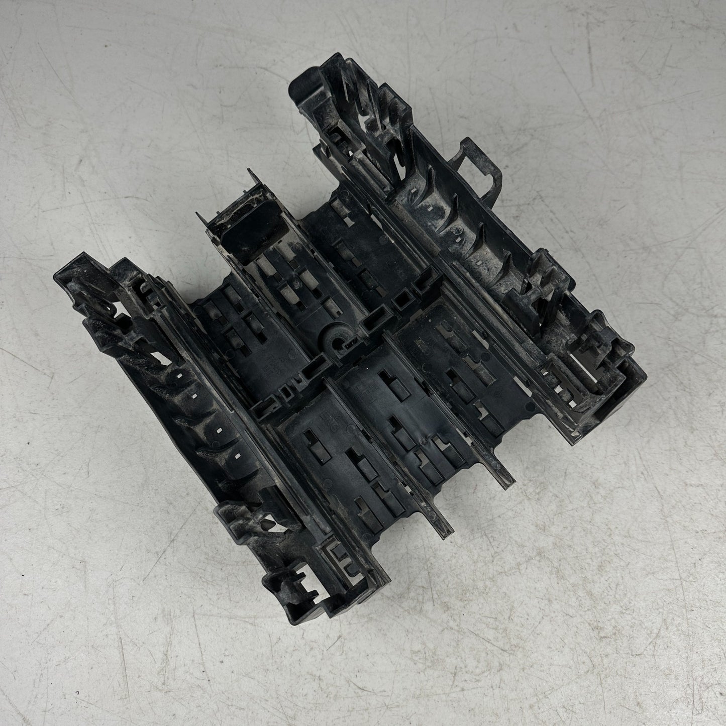 2014-2019 CHEVROLET CORVETTE C7 WIRING JUNCTION BLOCK BOX BRACKET 84388798 OEM