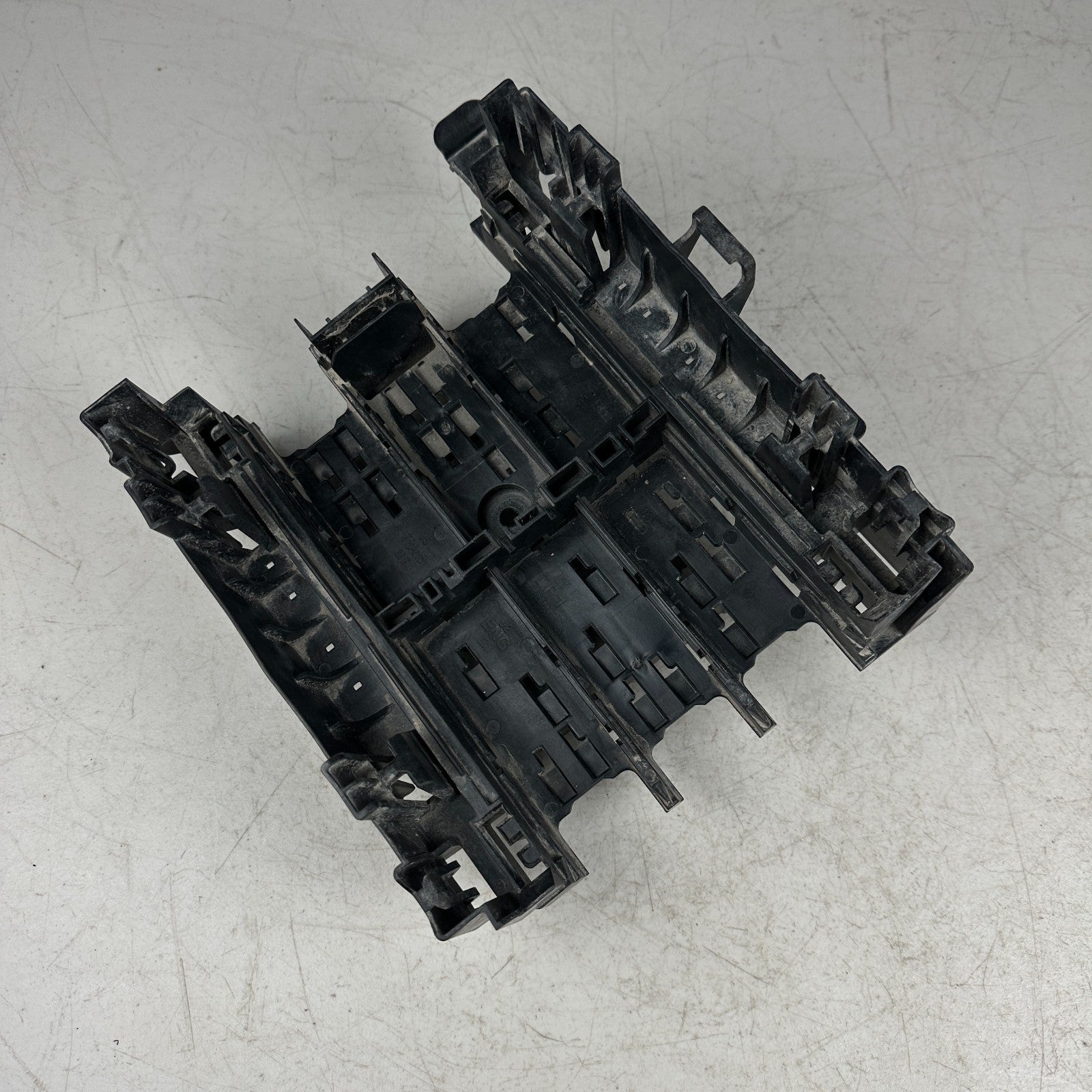 2014-2019 CHEVROLET CORVETTE C7 WIRING JUNCTION BLOCK BOX BRACKET 84388798 OEM