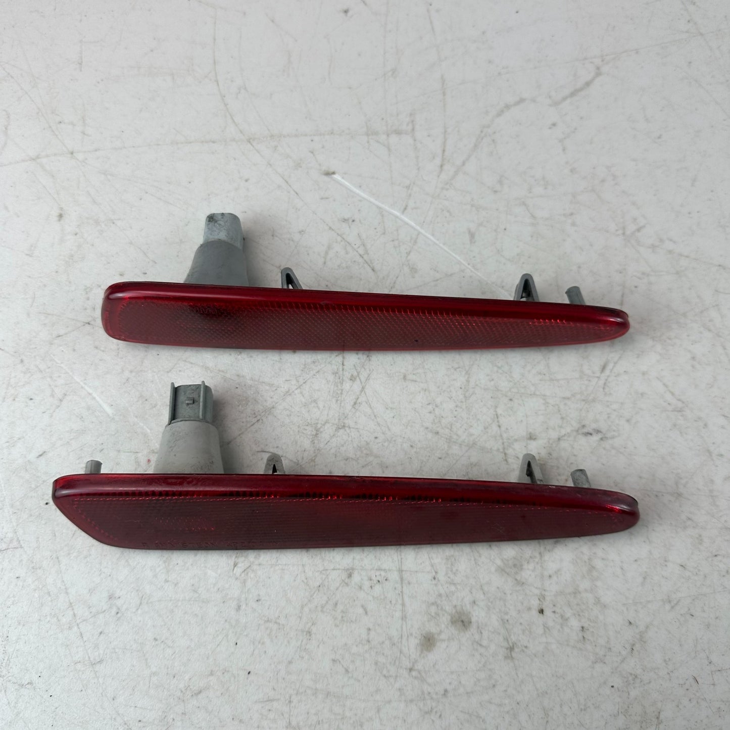2005-2013 CHEVROLET CORVETTE C6 REAR LEFT & RIGHT MARKER LIGHT PAIR 10440722 OEM