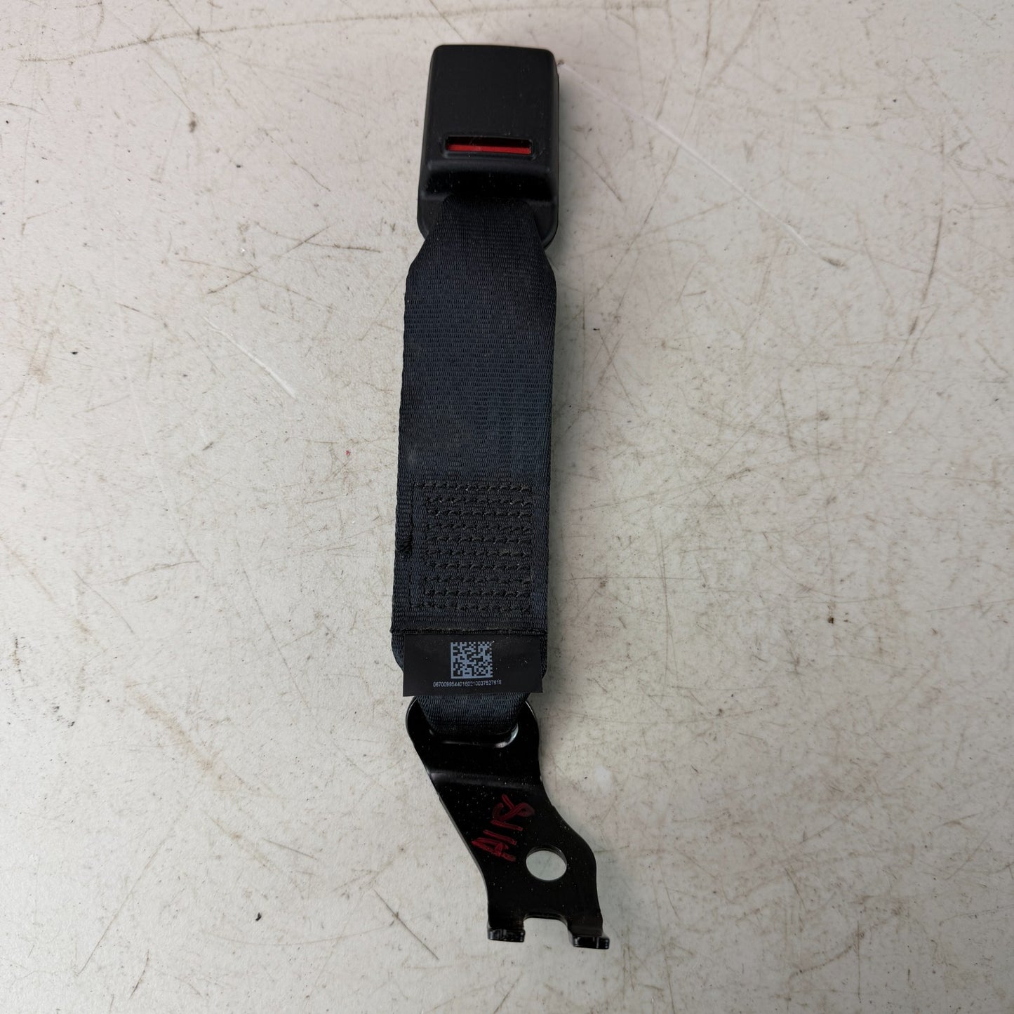 2017-2020 MASERATI LEVANTE REAR LEFT CENTER SEAT BELT BUCKLE END 06700995440 OEM