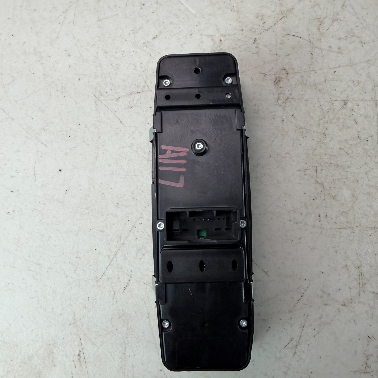 2017-2020 MASERATI LEVANTE FRONT LEFT DRIVER SIDE WINDOW CONTROL SWITCH 10034858