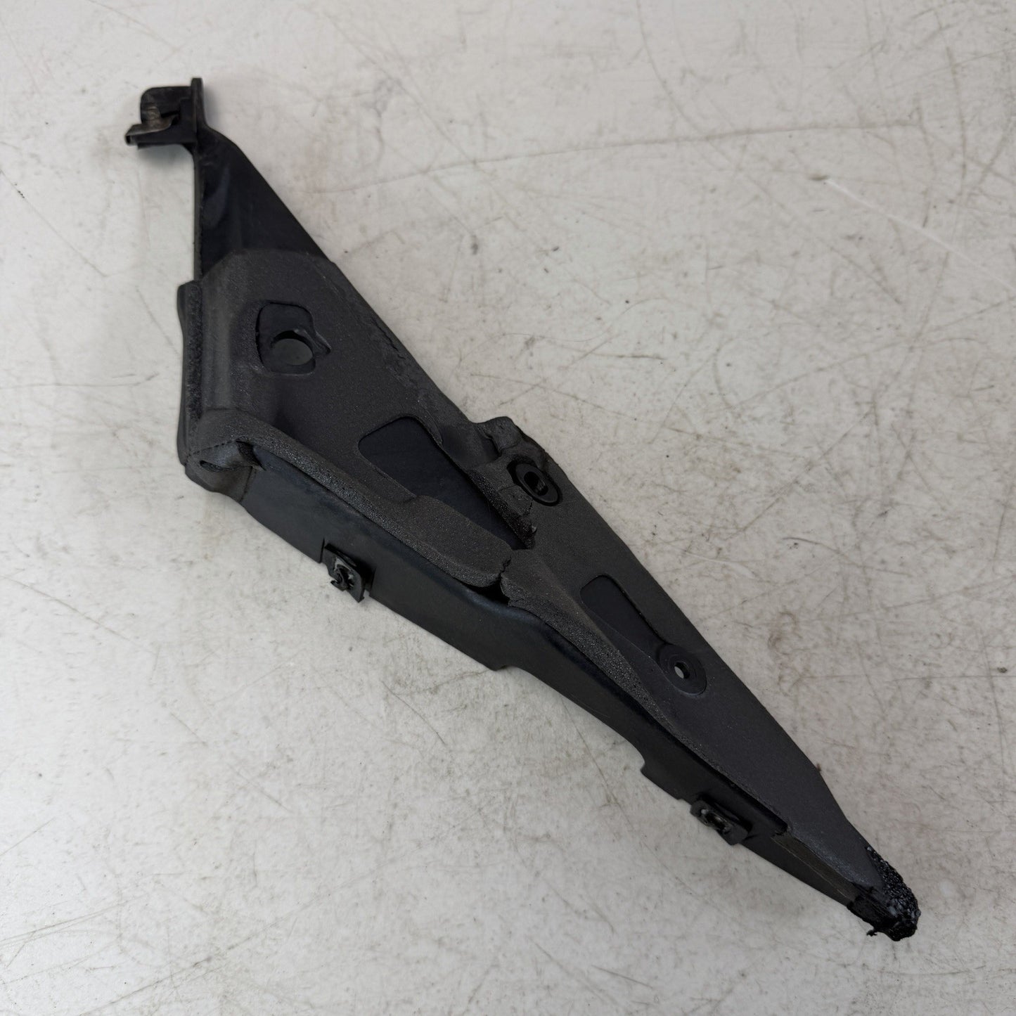 05-13 C6 Corvette Exterior A Pillar Bracket RH Passenger 15240518
