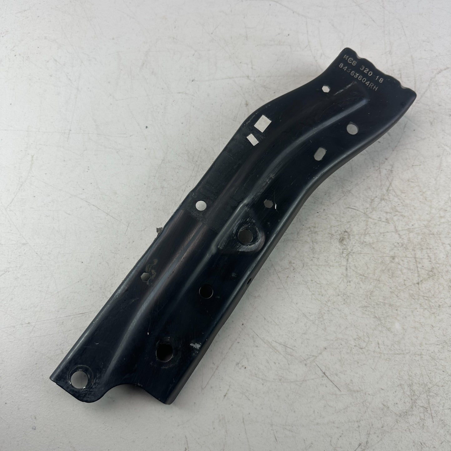 2016-2024 CHEVY CAMARO FRONT RIGHT PASSENGER FENDER SUPPORT BRACKET 84363604 OEM