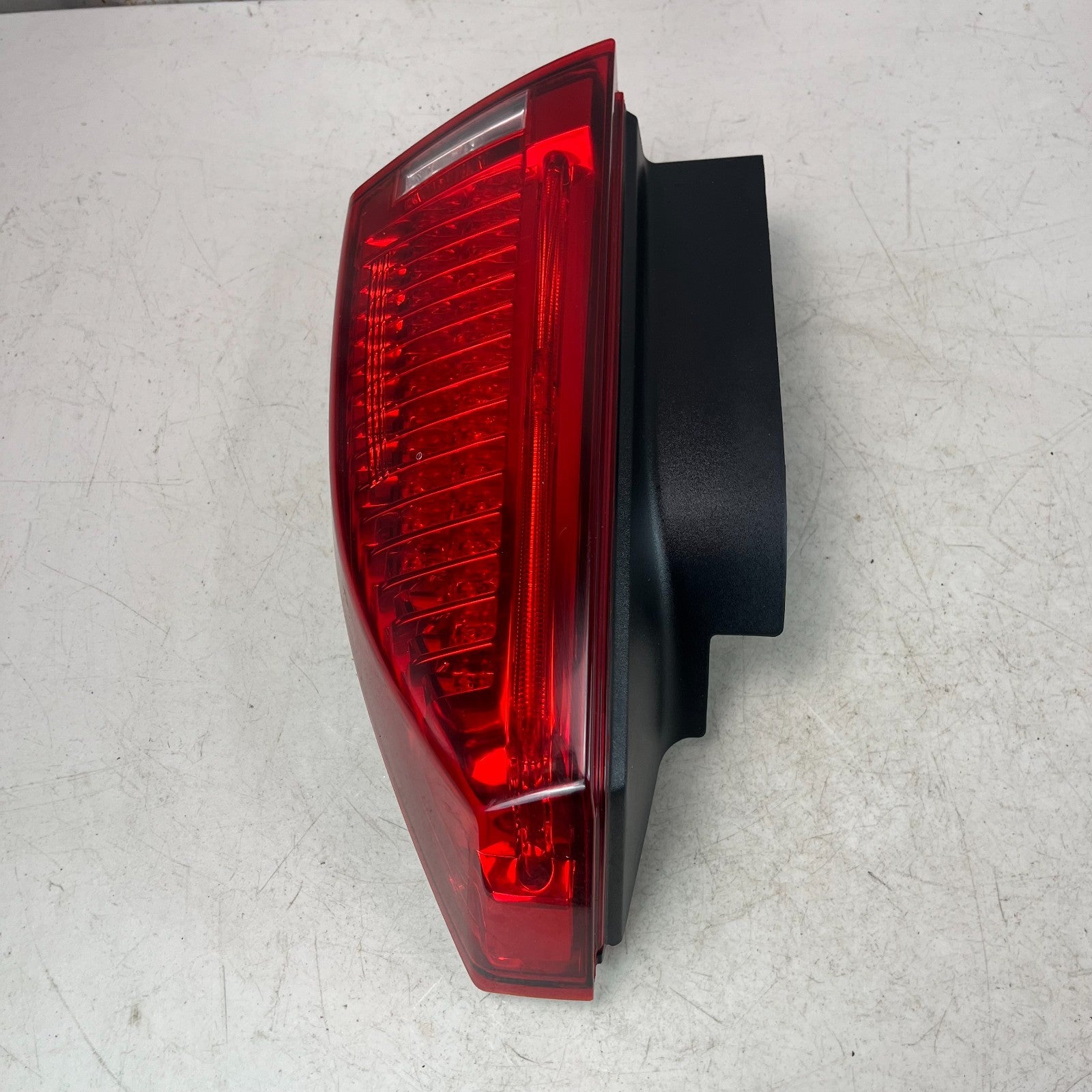 2008-2015 CADILLAC CTS V REAR RIGHT PASSENGER SIDE TAIL LIGHT LAMP 25902144 OEM