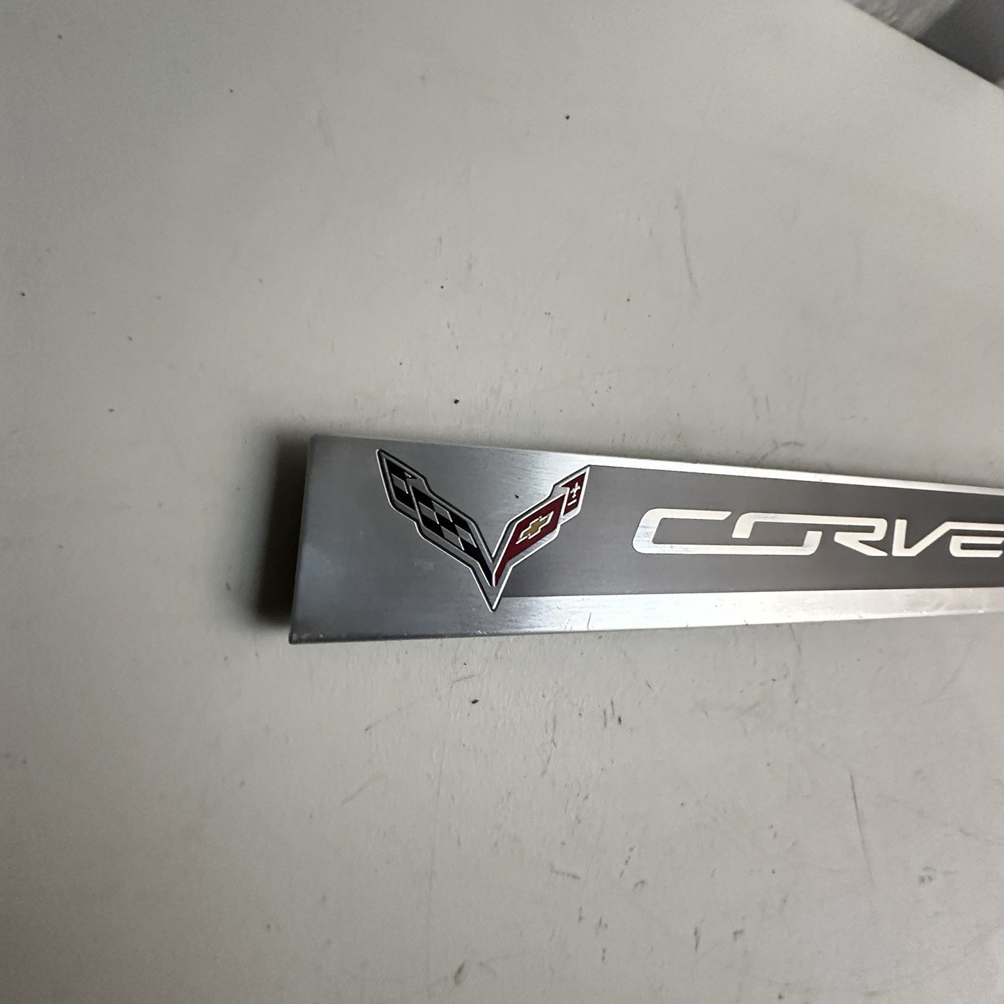 2014-2019 CHEVY CORVETTE C7 RIGHT DOOR SILL PLATE SCUFF PLATE TRIM 22789327