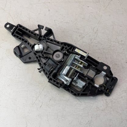 2016-2024 CHEVROLET CAMARO ZL1 FRONT LEFT SIDE EXTERIOR DOOR HANDLE BRACKET OEM