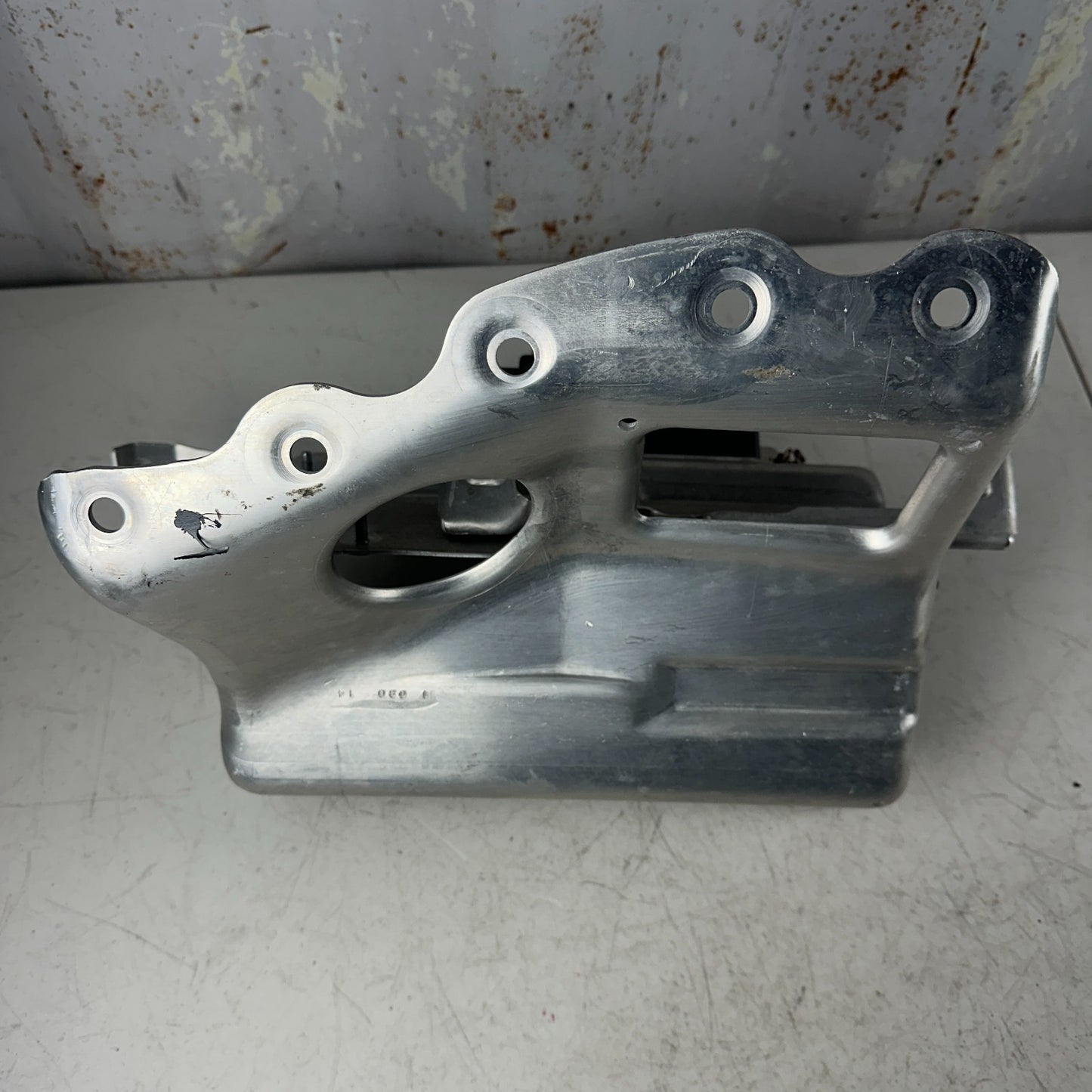 2014-19 CHEVROLET CORVETTE RIGHT SIDE DASH GLOVE BOX MOUNT BRACKET 23425853 OEM
