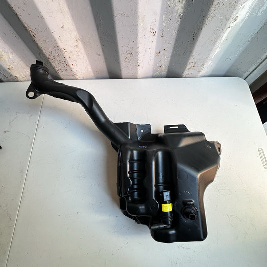 2014-2019 CHEVROLET CORVETTE C7 WASHER FLUID RESERVOIR TANK OEM