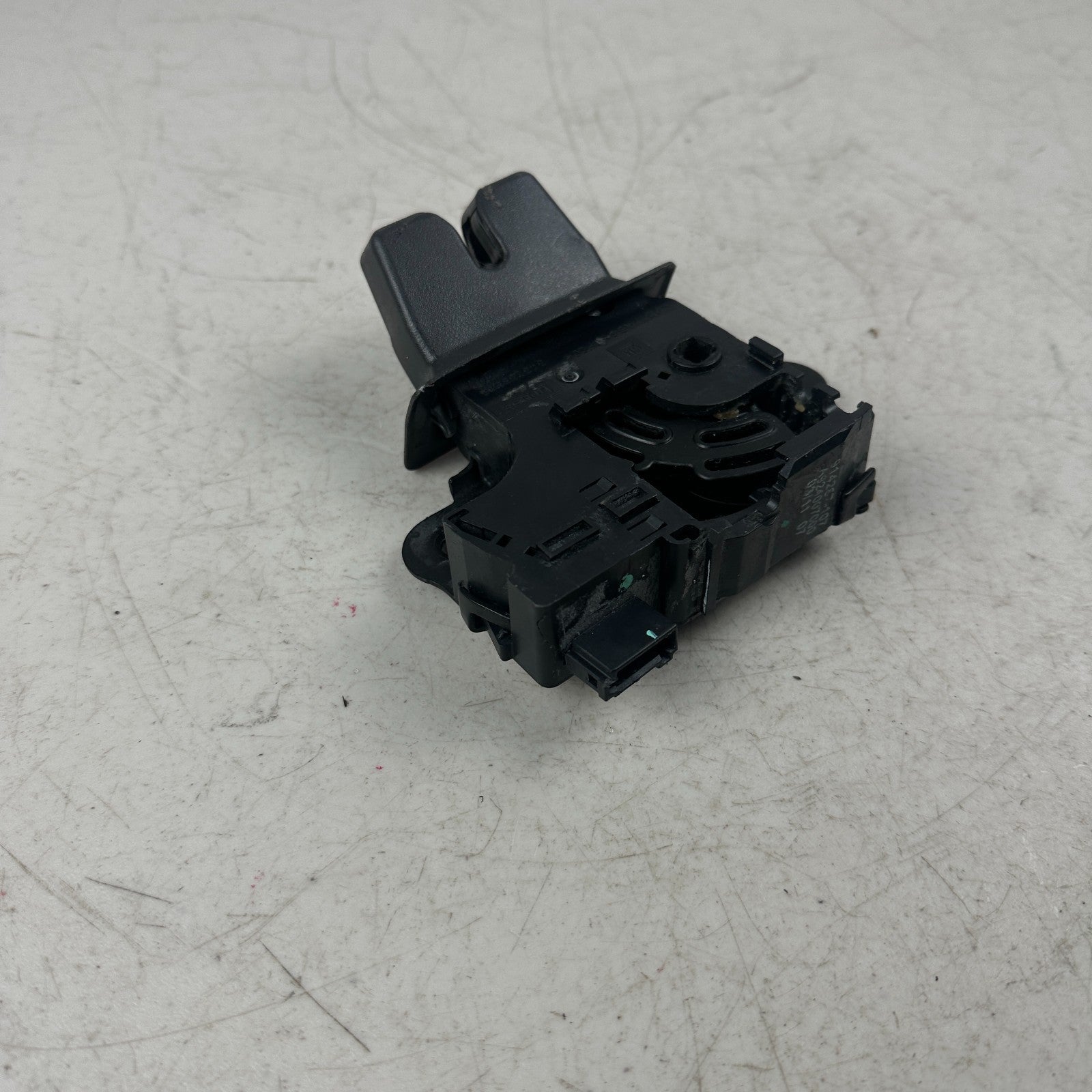 2010-2015 CHEVROLET CAMARO REAR TRUNK LID LOCK LATCH ACTUATOR 13501988 OEM