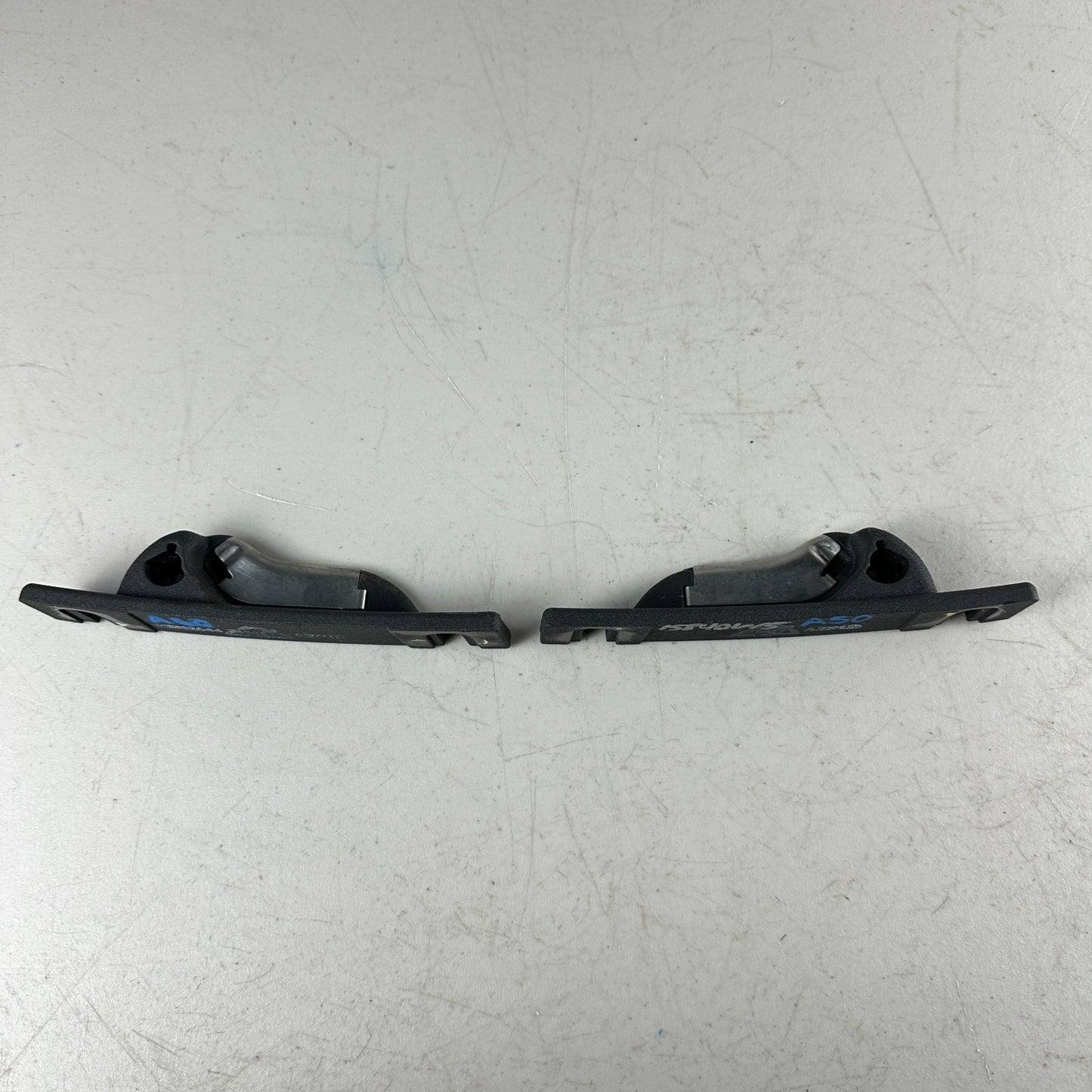 05-13 CHEVROLET CORVETTE FRONT LEFT & RIGHT TOP RAIL FOLDING LATCH STRIKERS OEM