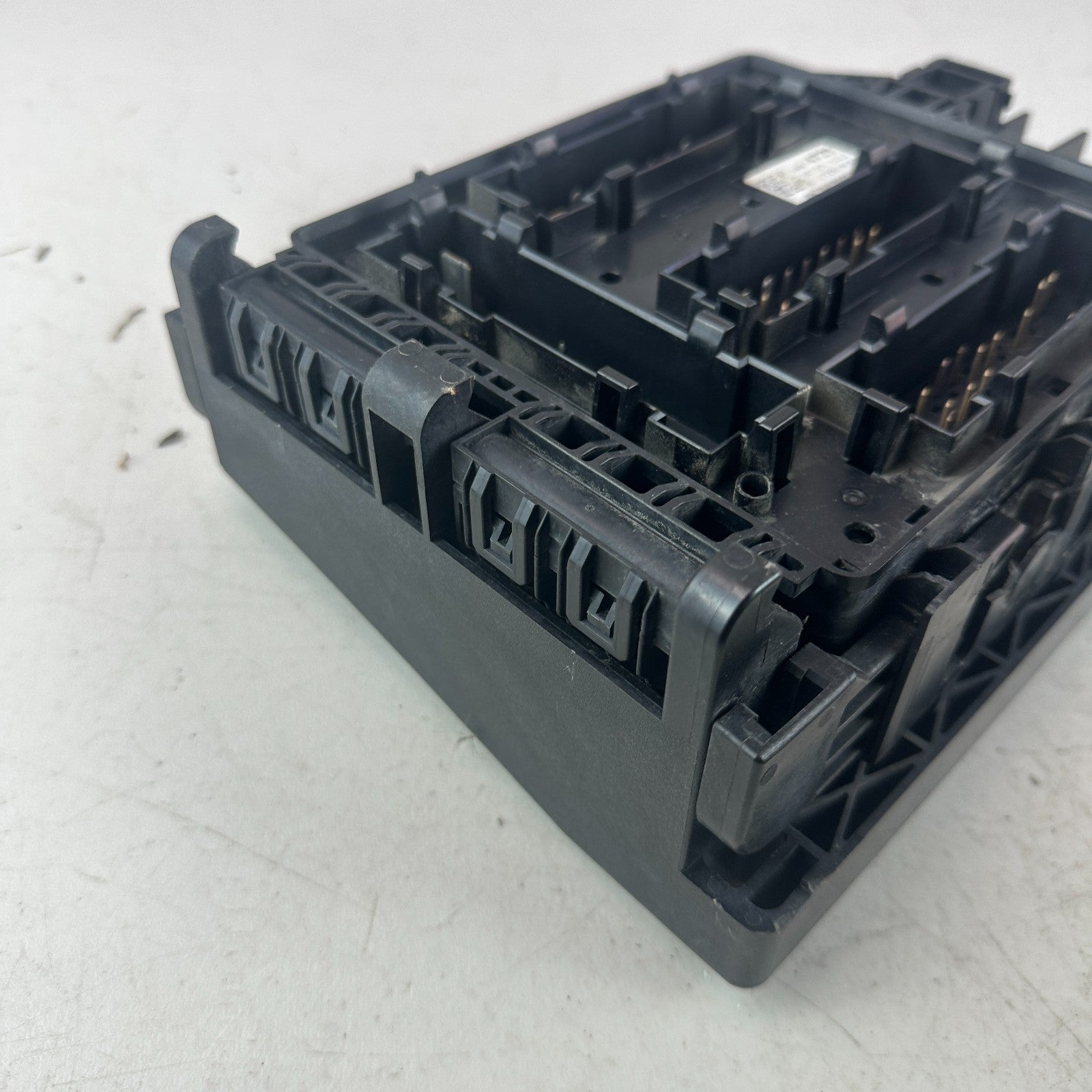 2018 CHEVROLET CAMARO ENGINE COMPARTMENT FUSE BOX RELAY BLOCK 84044721 OEM