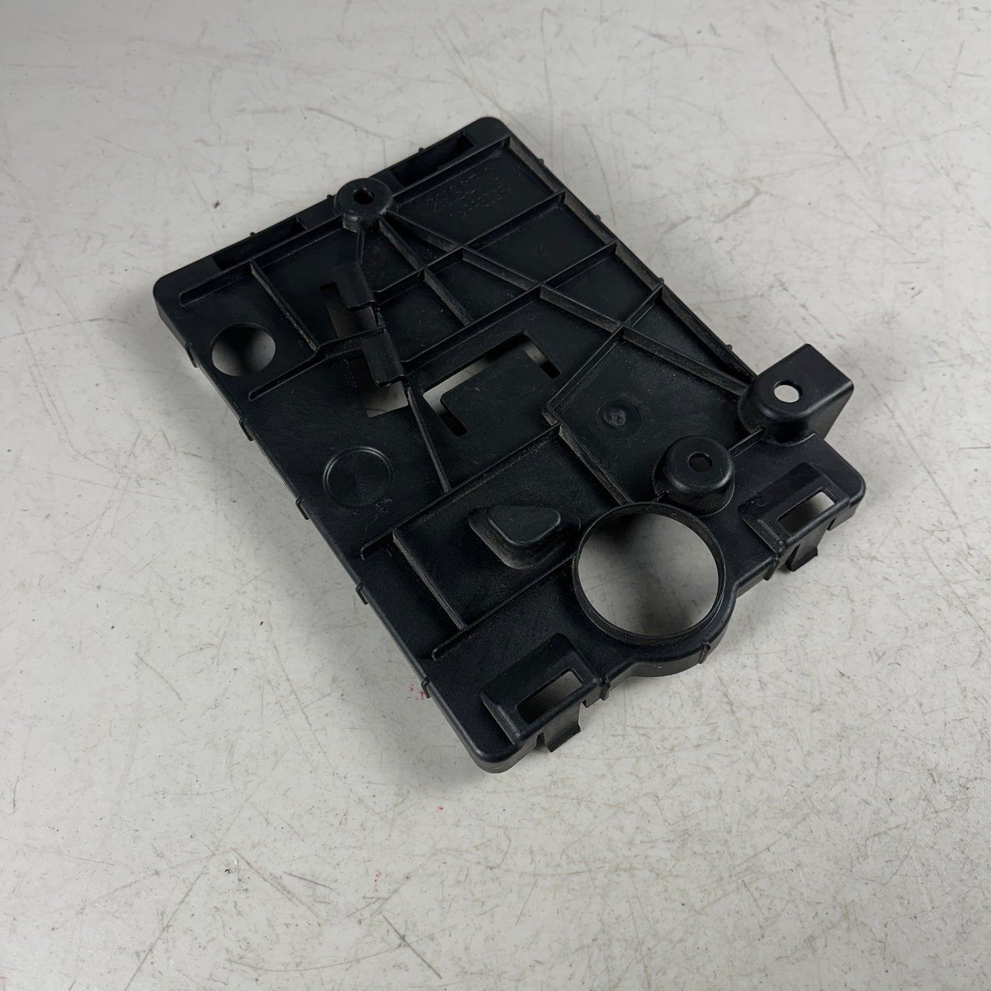 14-19 CHEVY CORVETTE C7 ECM ENGINE COMPUTER CONTROL MODULE BRACKET 23130710 OEM