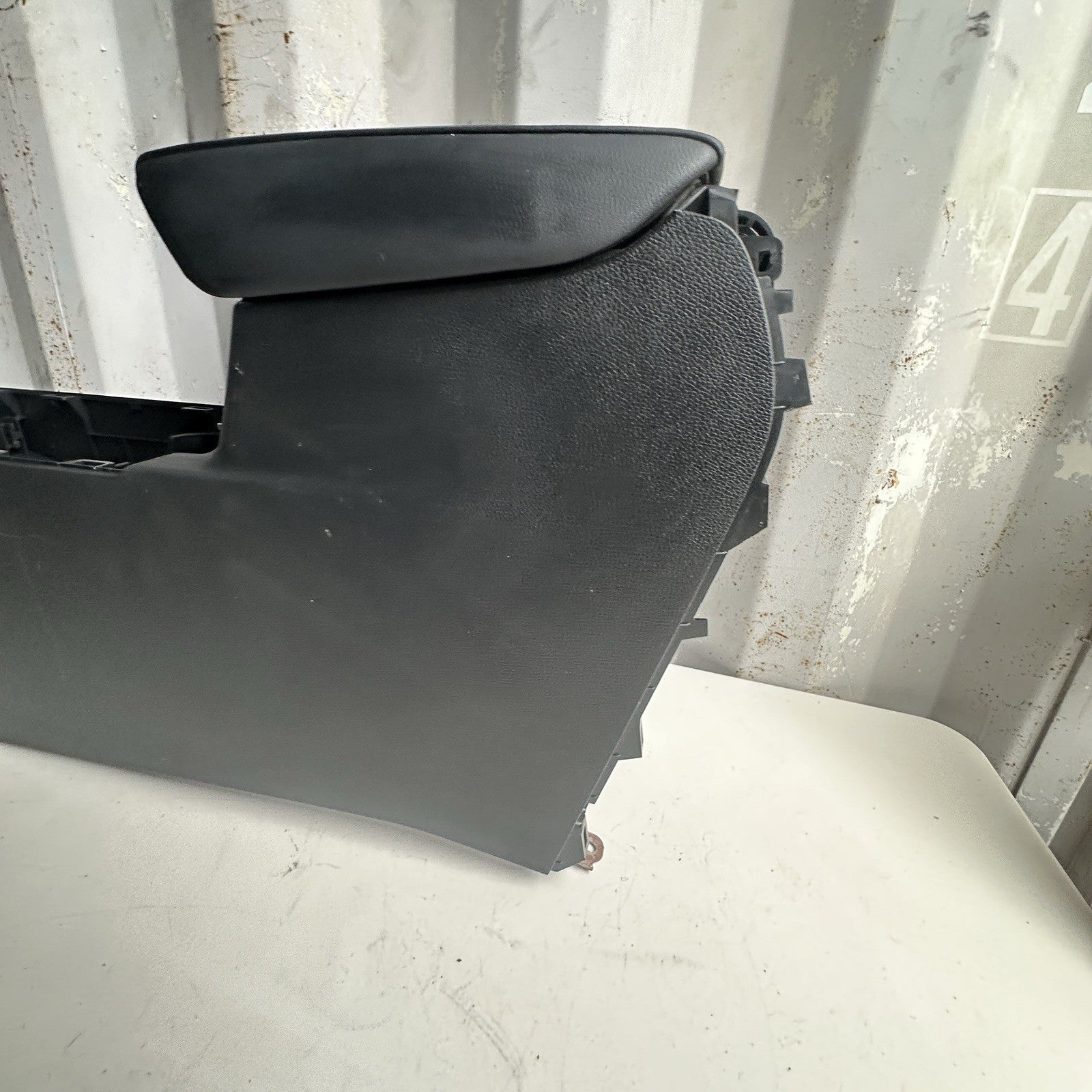 2016-2020 Kia SORENTO Center Console Armrest Lid Storage Assembly