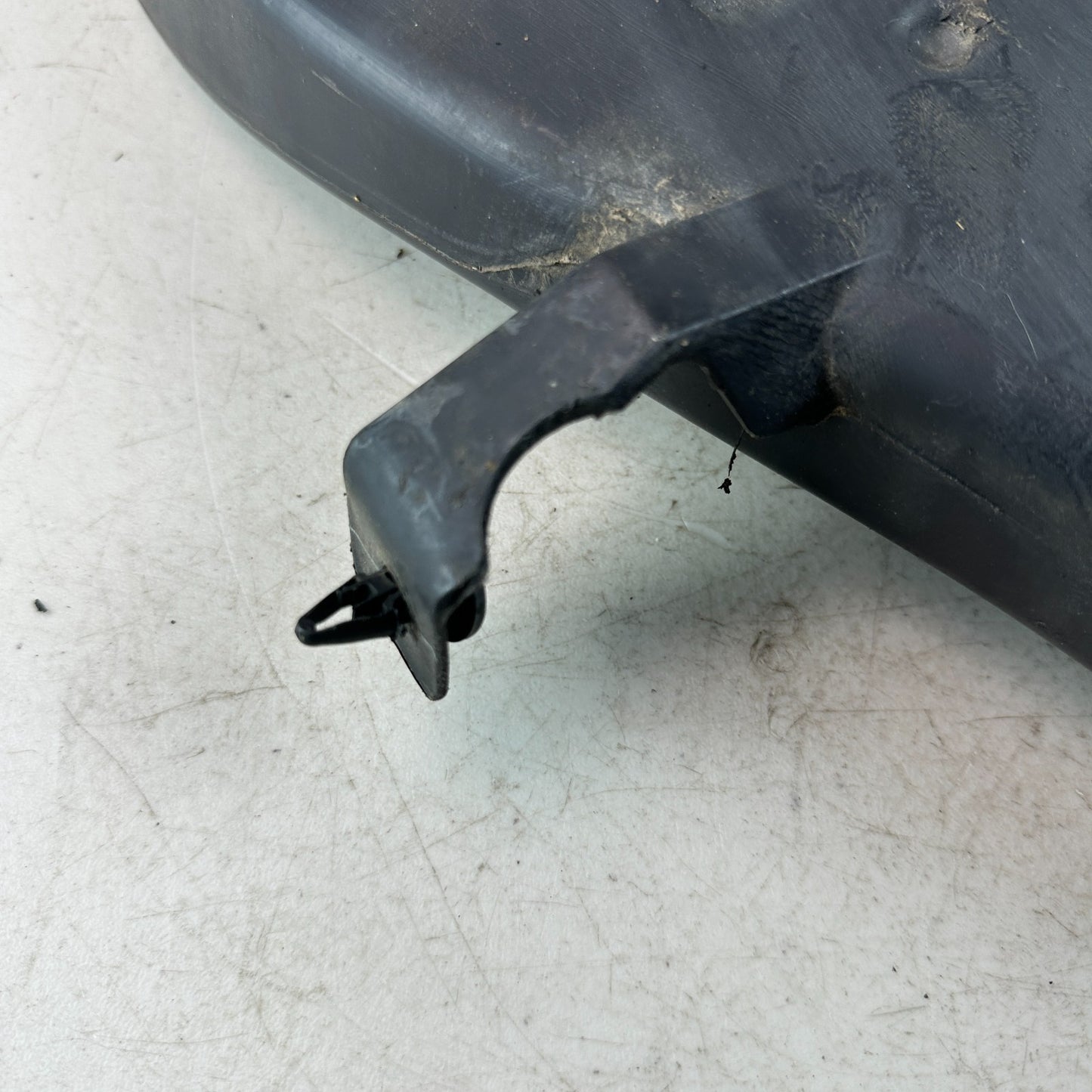 2016-2024 CHEVROLET CAMARO FRONT LEFT SIDE BRAKE ROTOR COOLING DUCT 84010173 OEM
