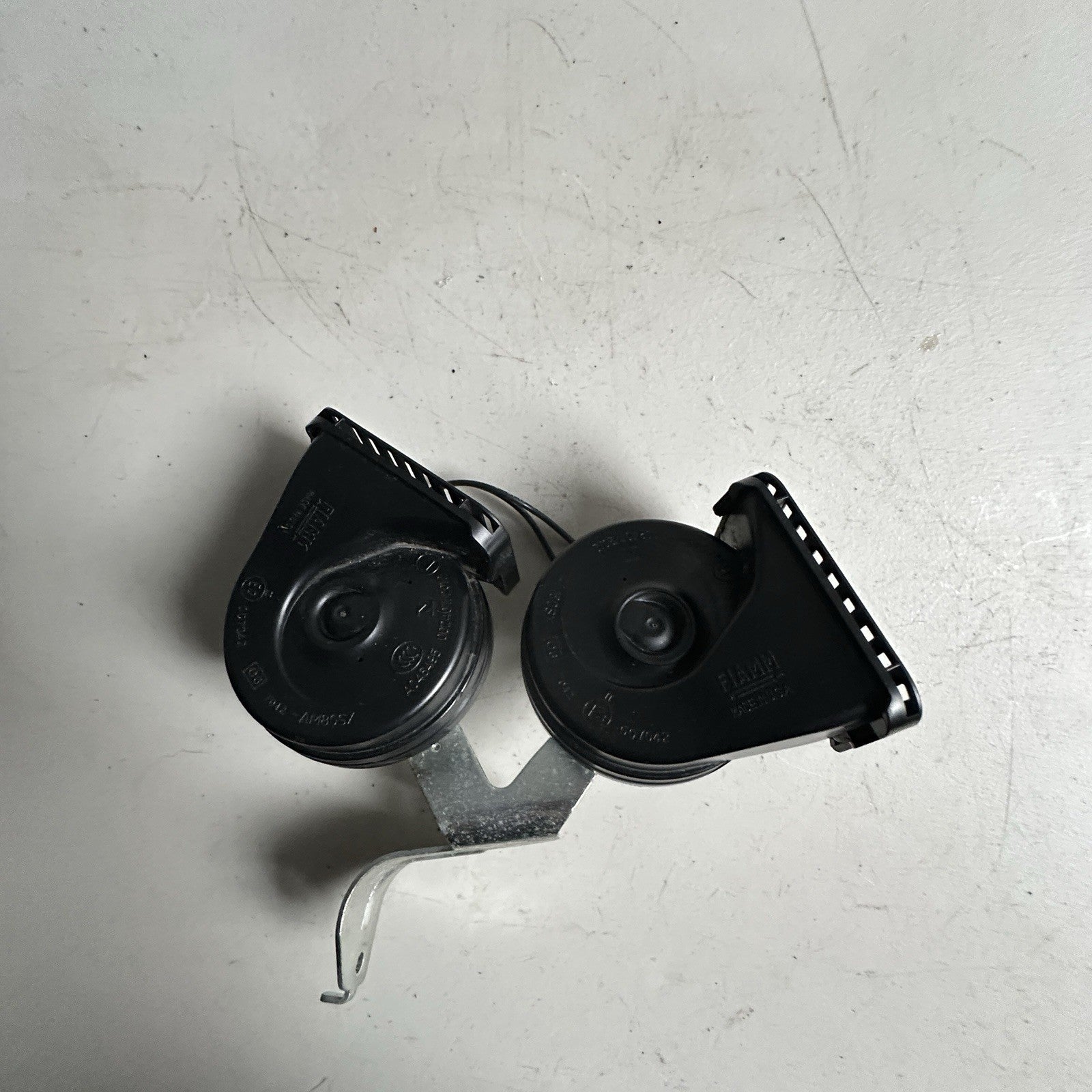 2014-2019 CHEVY CORVETTE LOW & HIGH DUAL TONE NOTE HORN SIGNAL PAIR OEM