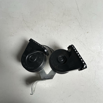 2014-2019 CHEVY CORVETTE LOW & HIGH DUAL TONE NOTE HORN SIGNAL PAIR OEM
