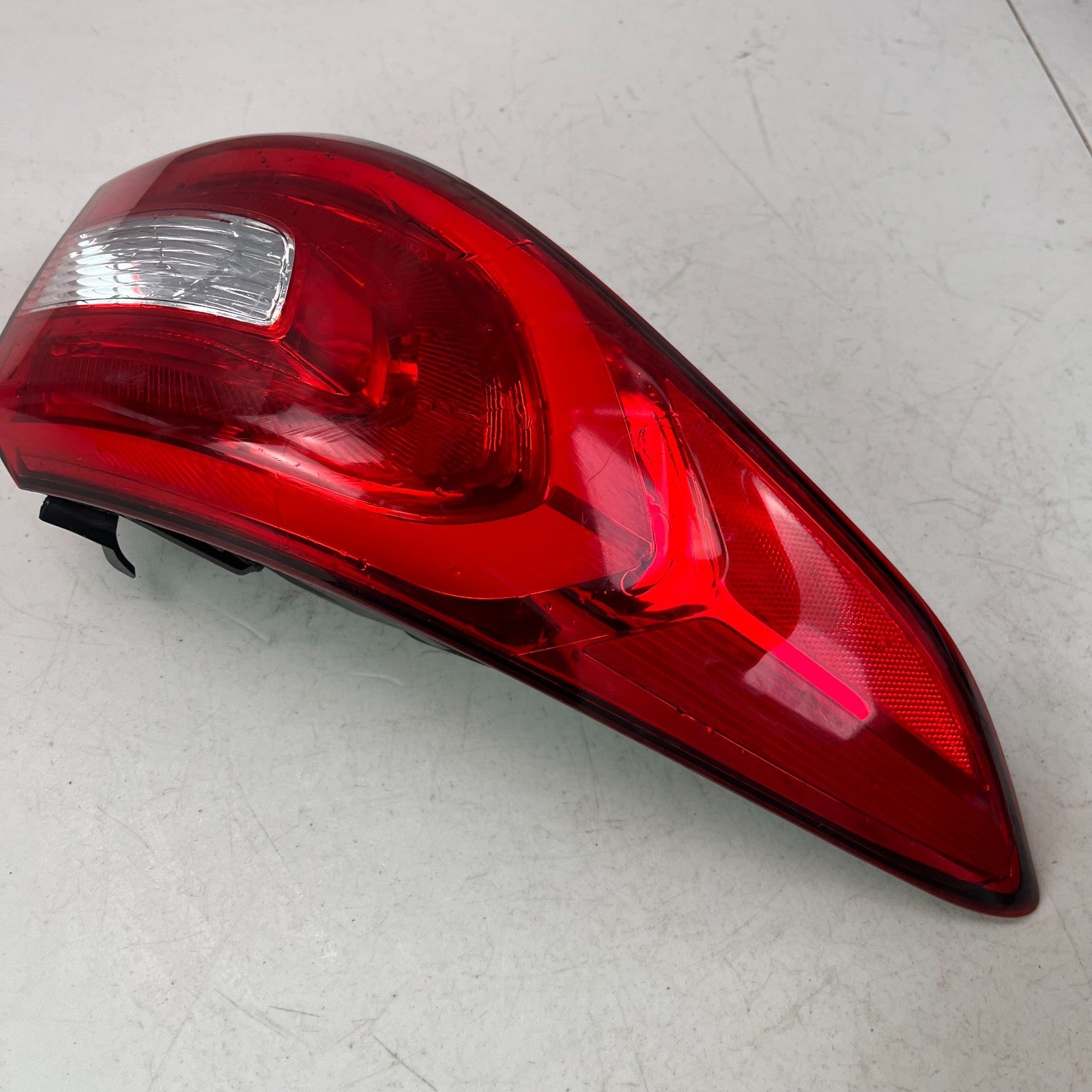 2015-2017 HYUNDAI SONATA REAR LEFT DRIVER OUTER TAIL LIGHT LAMP 92401-C2000 OEM