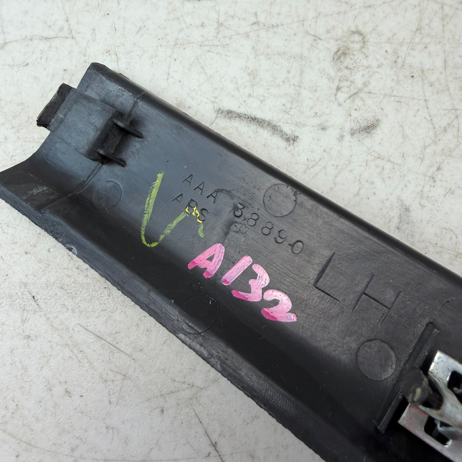 2005-2013 CHEVROLET CORVETTE LEFT SIDE LOWER B PILLAR COVER TRIM AAA38889 OEM