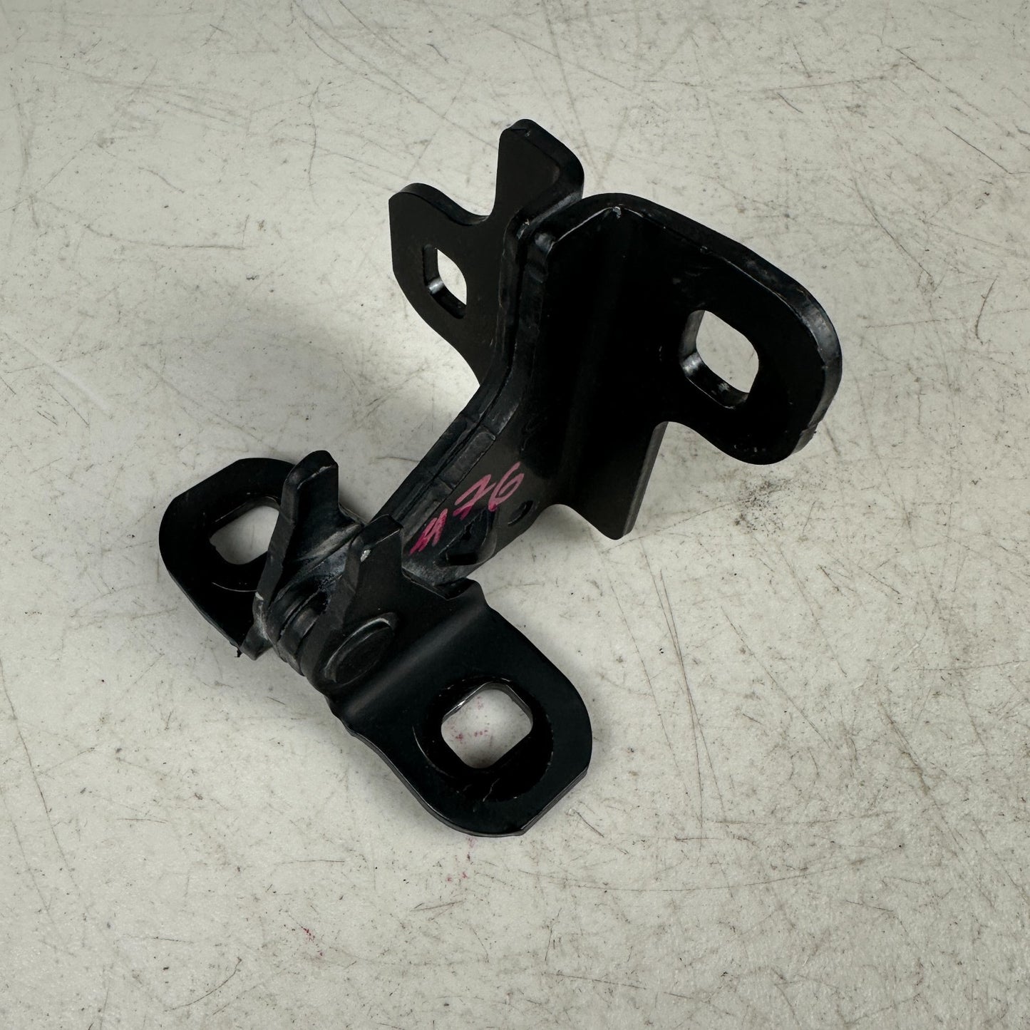 2014-2019 CHEVROLET CORVETTE C7 UPPER LEFT DRIVER SIDE DOOR HINGE BLACK OEM