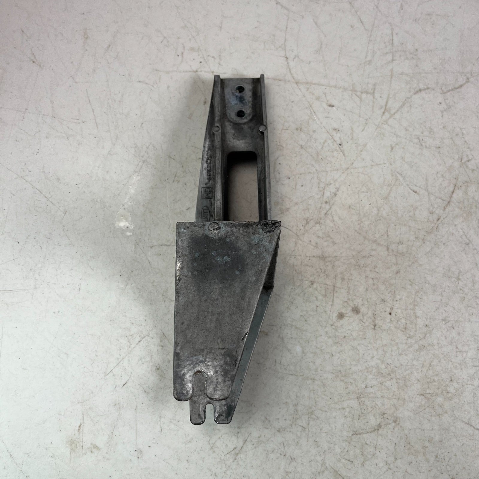 05-13 CHEVROLET CORVETTE ABS ANTI LOCK BRAKE PUMP SUPPORT BRACKET 10438259 OEM