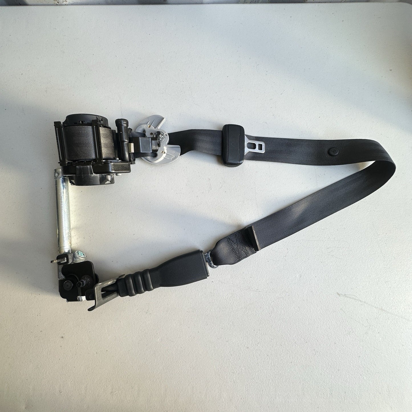2015-2017 Hyundai Sonata Front Right Seat Belt Retractor 88820-C2050TTX OEM BLK