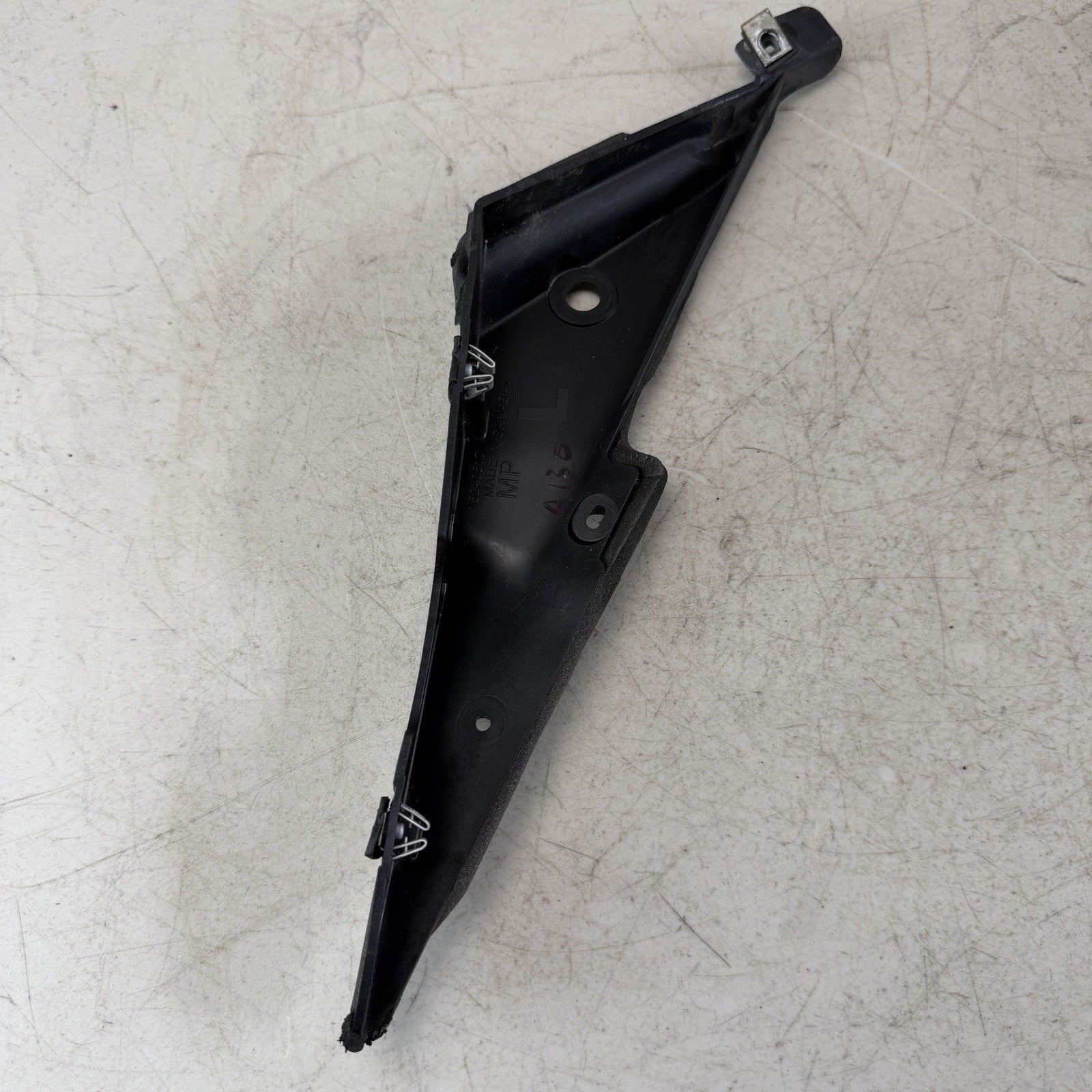 05-13 C6 Corvette Exterior A Pillar Bracket LH Driver 15240517
