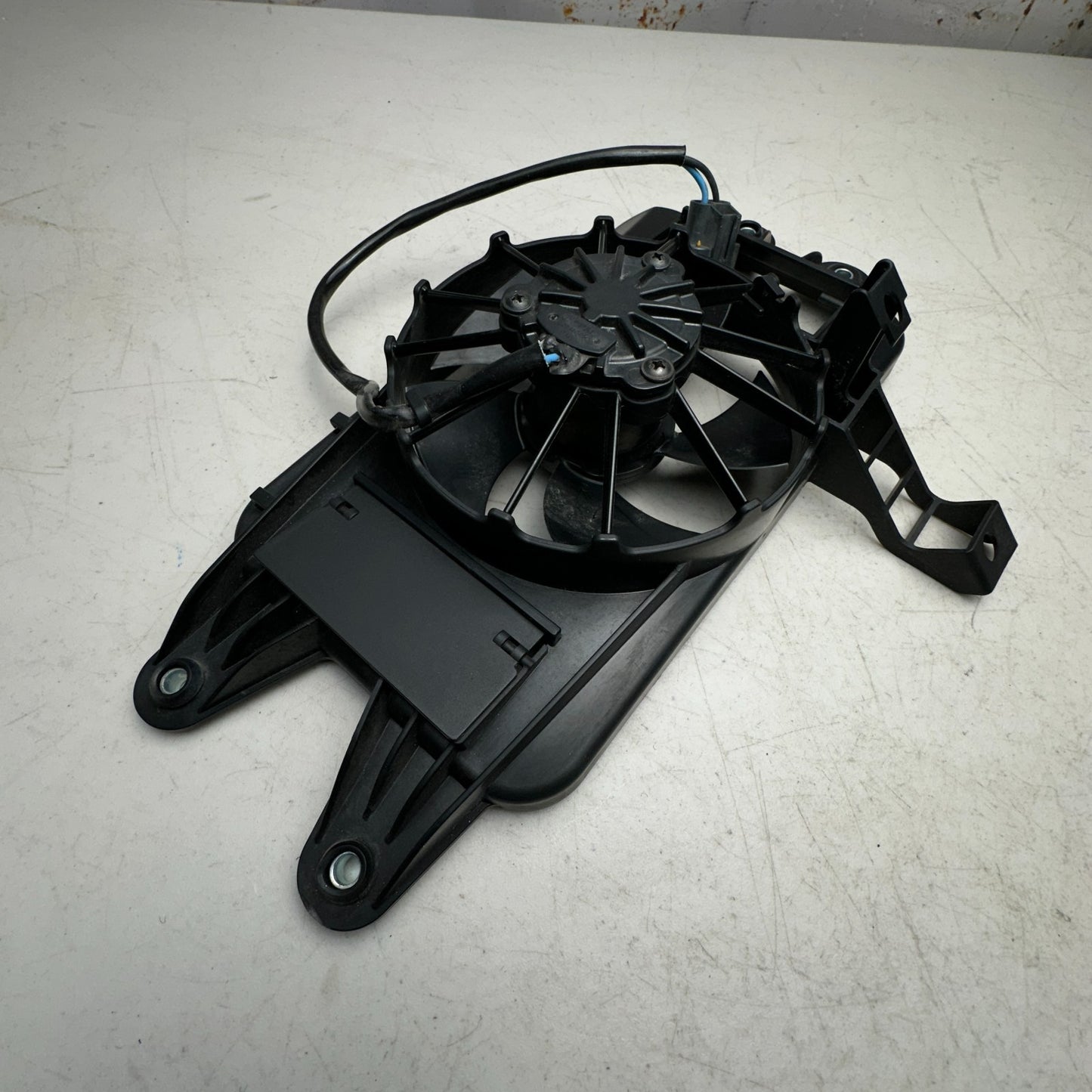 14-19 CHEVROLET CORVETTE AUTOMATIC TRANSMISSION COOLING FAN SHROUD ASSEMBLY OEM