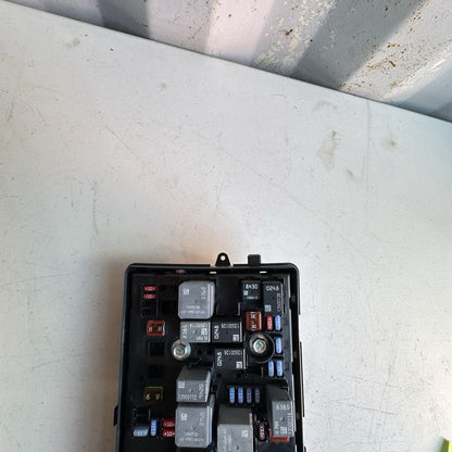 2011-2016 Chevy Cruze Malibu  Engine Relay Fuse Box 812461952