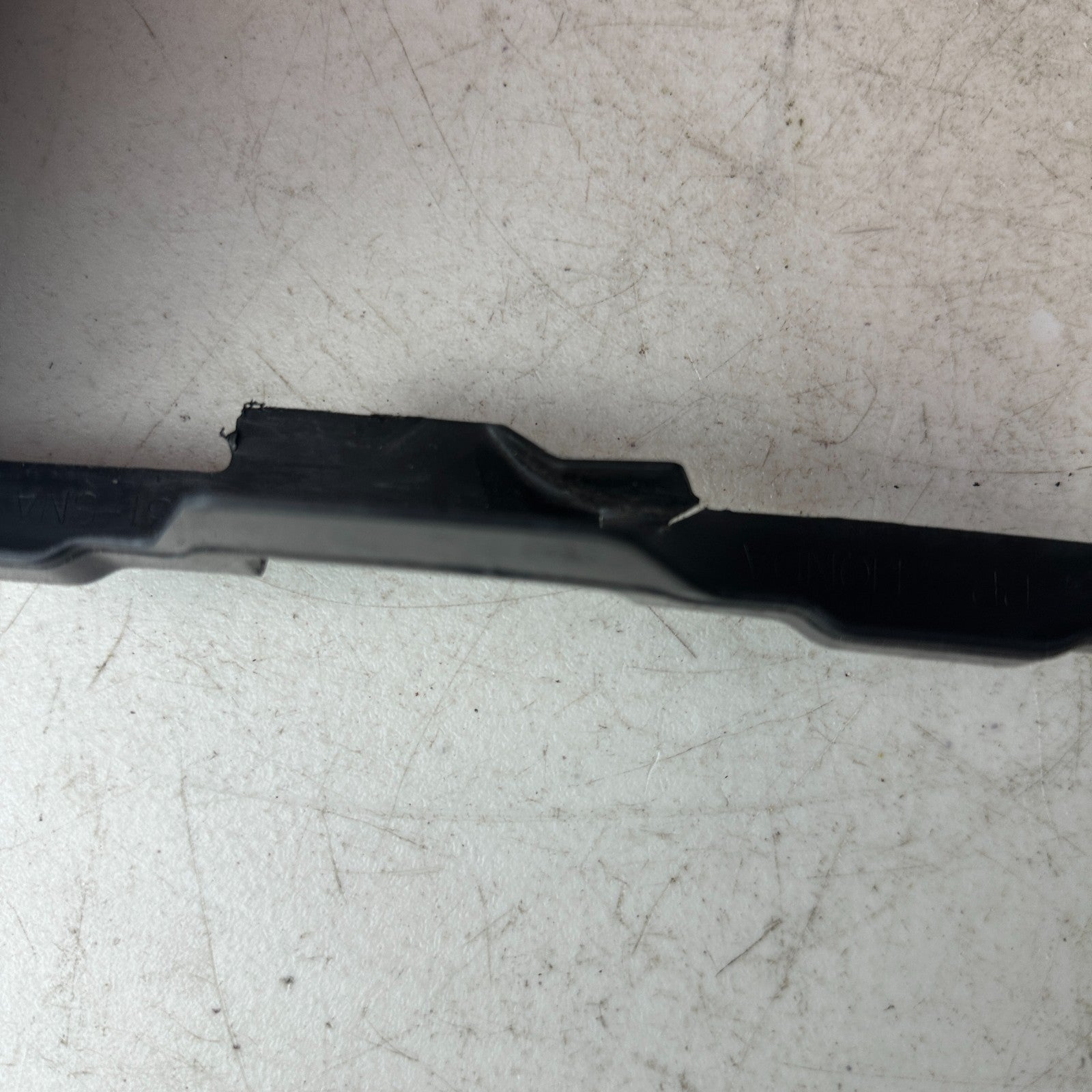 2017 - 2022 HONDA CR-V FRONT LOWER BATTERY HOLDER TRAY COVER BOX 31531-SNA OEM