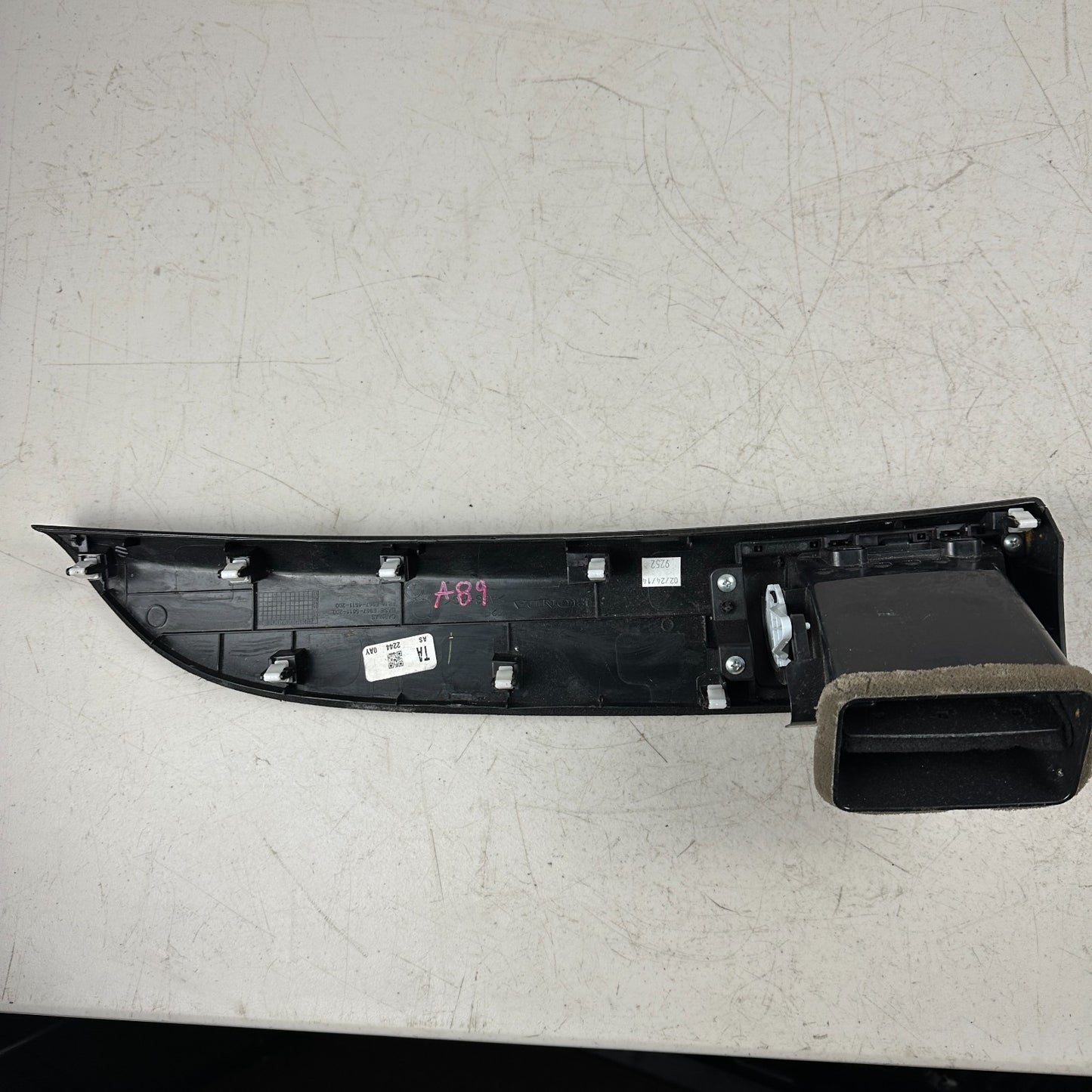 2013 - 2017 HONDA ACCORD FRONT RIGHT DASH AC HEATER AIR VENT PANEL E967-5611-200