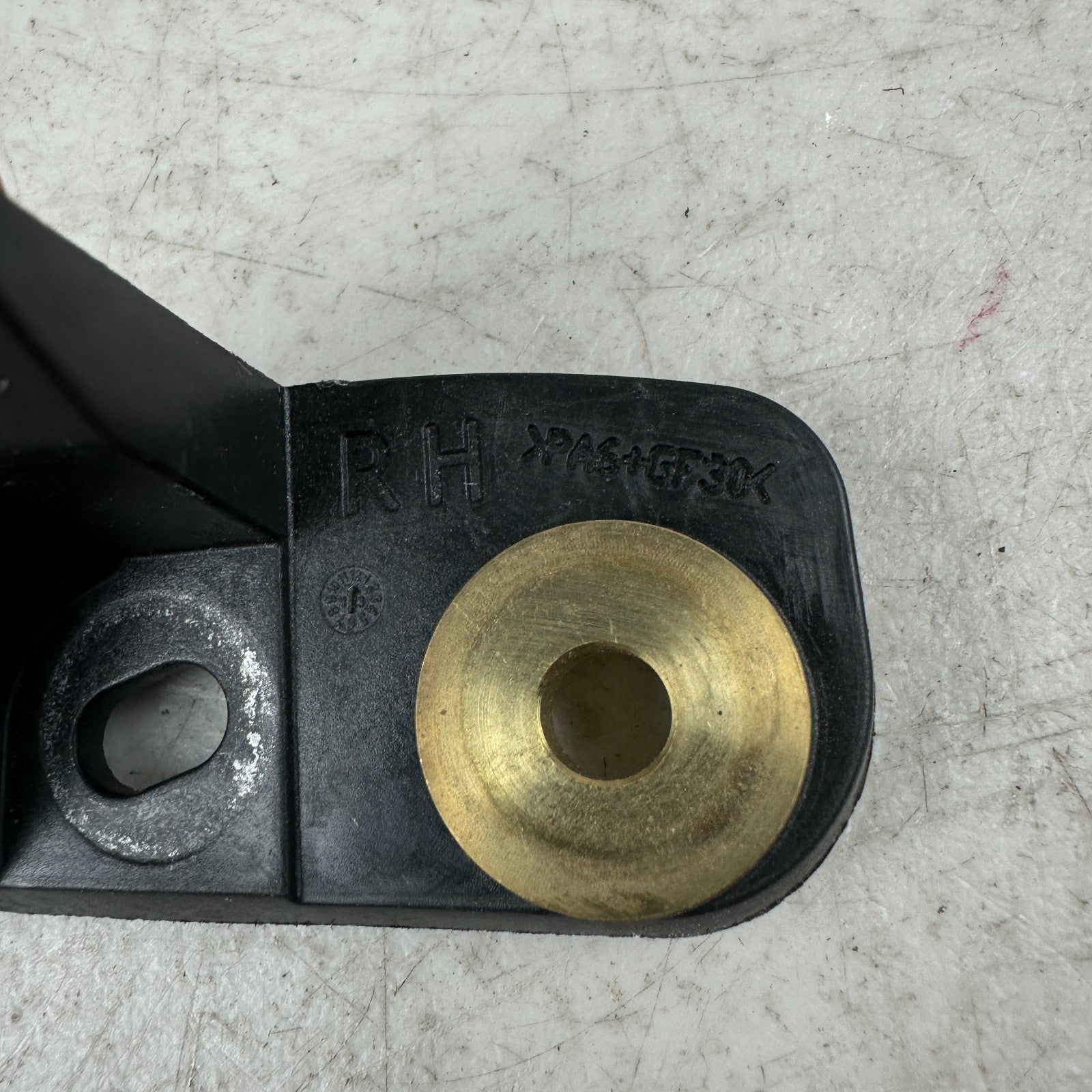 2014-2019 CHEVROLET CORVETTE C7 RIGHT SIDE SUNVISOR SUN VISOR RETAINER BRACKET
