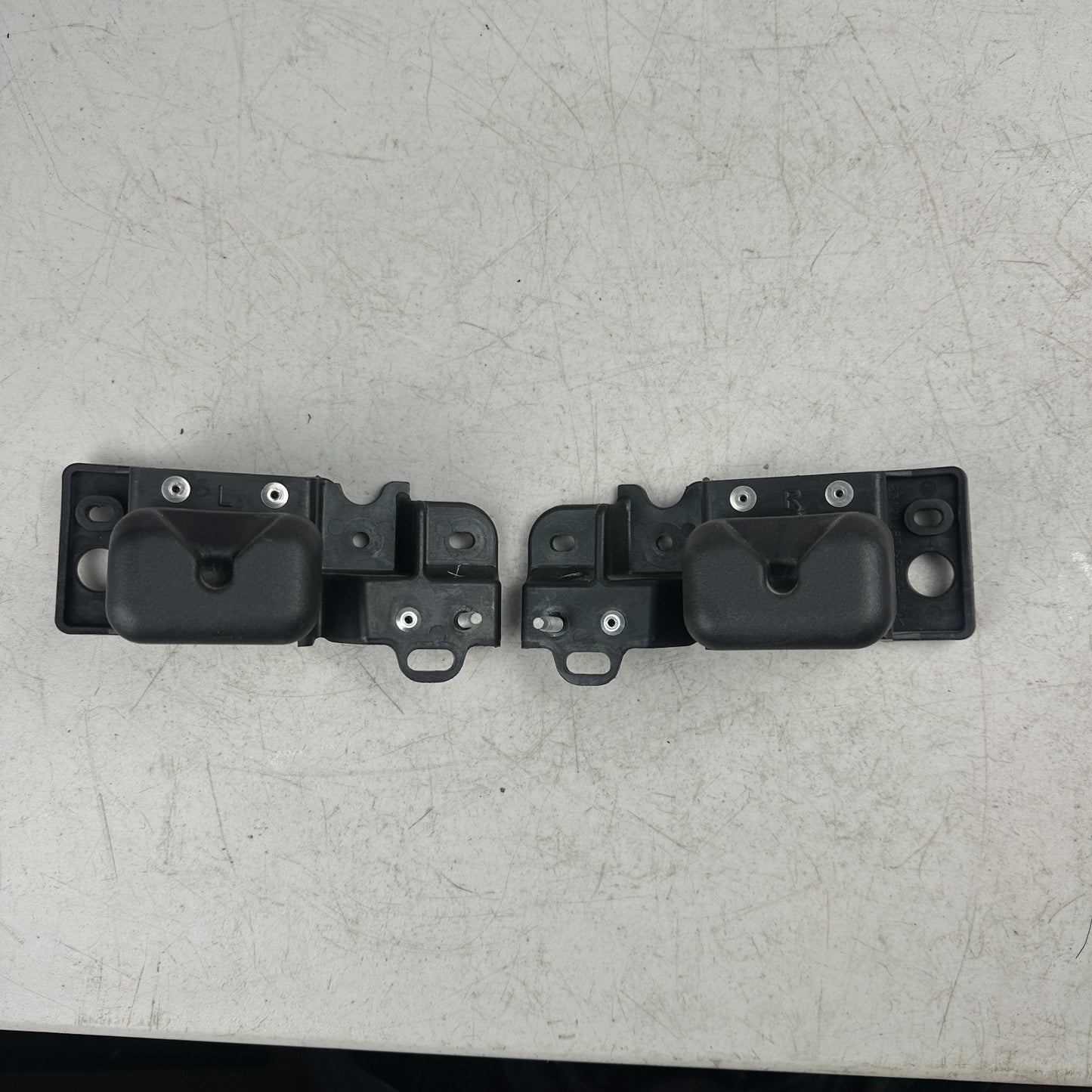 2014-2019 CHEVROLET CORVETTE C7 RIGHT & LEFT TOP ROOF STORAGE BRACKET BRACE OEM