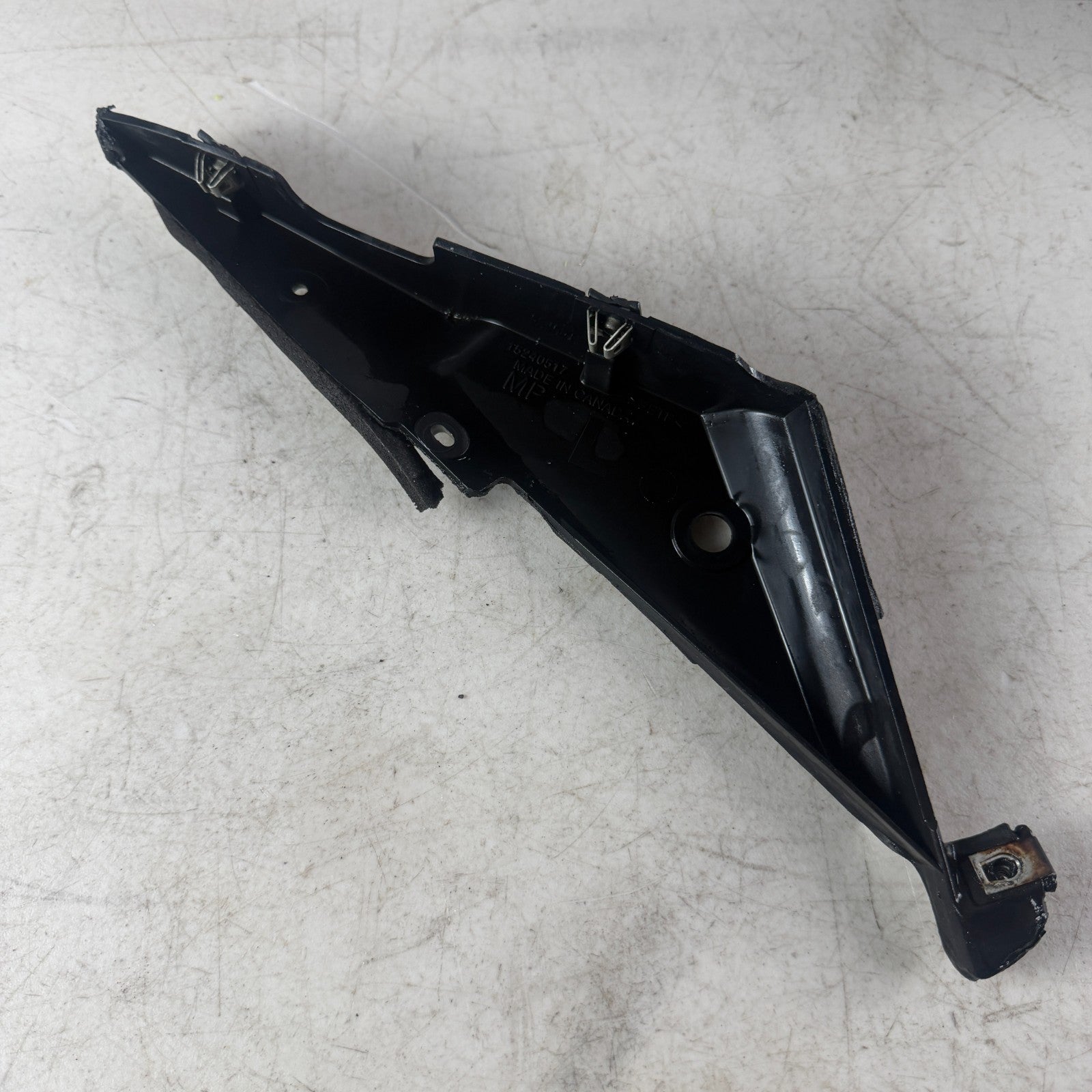 2005-2013 CHEVROLET CORVETTE RIGHT SIDE A PILLAR TRIM COVER BRACKET 15240517 OEM