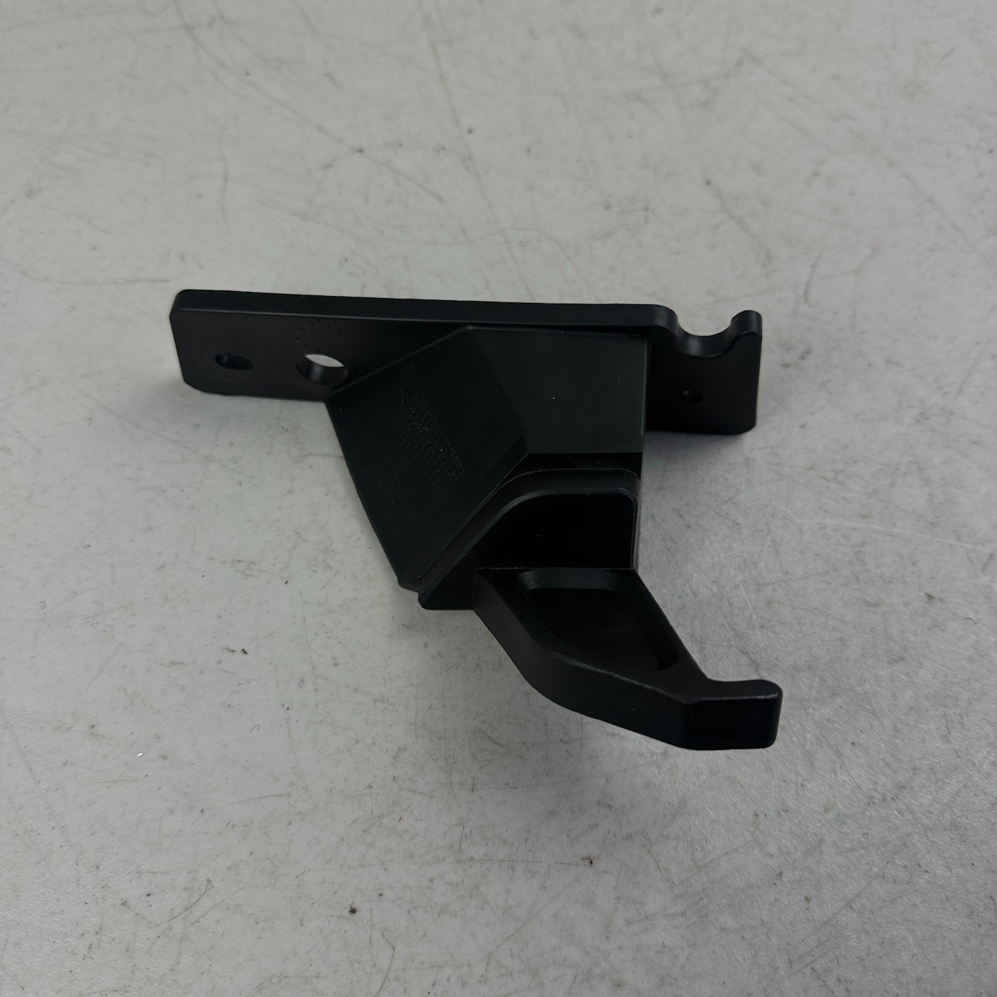2014-2019 CHEVROLET CORVETTE REAR RIGHT COMPARTMENT STORAGE TRAY HOOK CLIP OEM