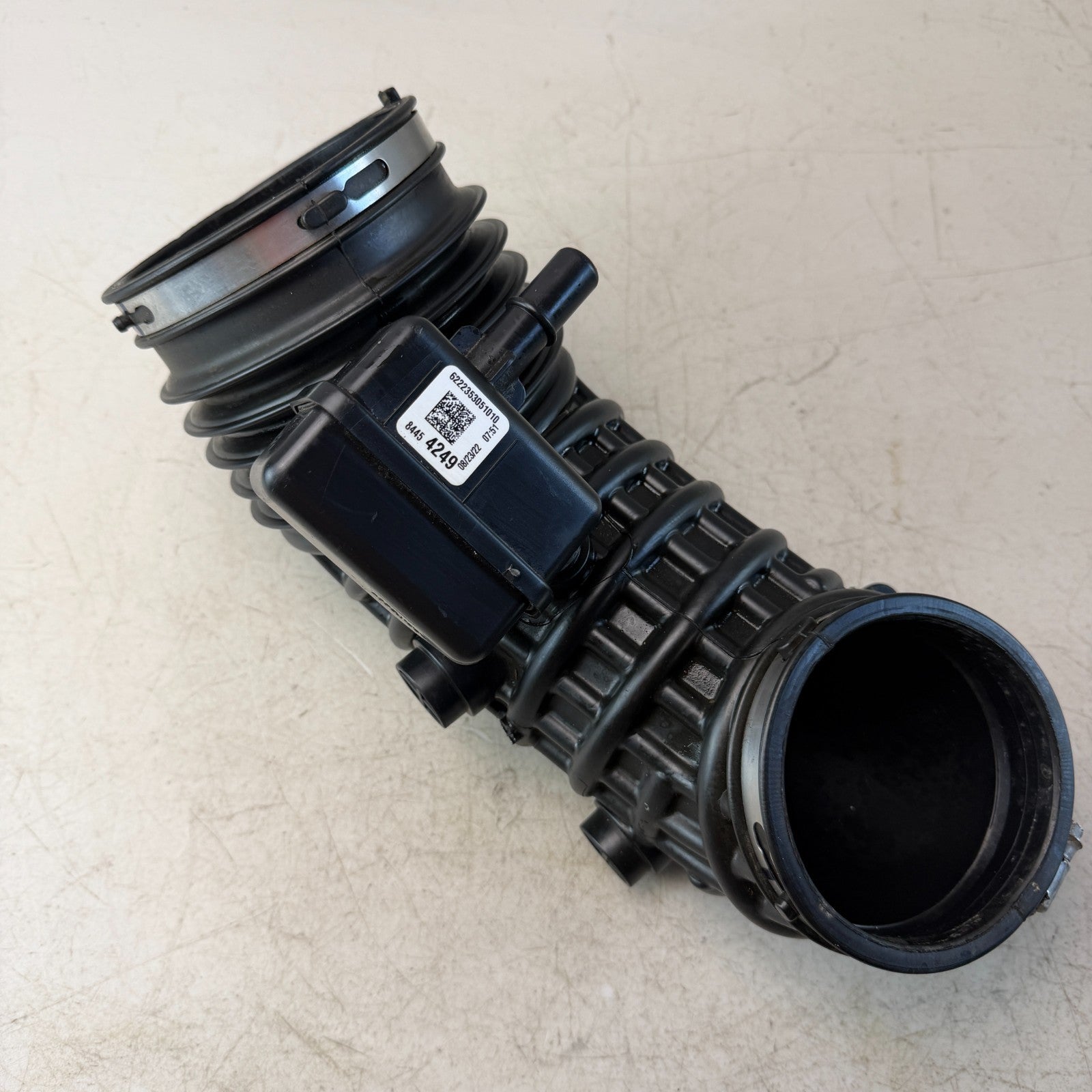 2016-2024 CHEVY CAMARO AIR CLEANER INTAKE INLET OUTLET DUCT HOSE 84454249 OEM
