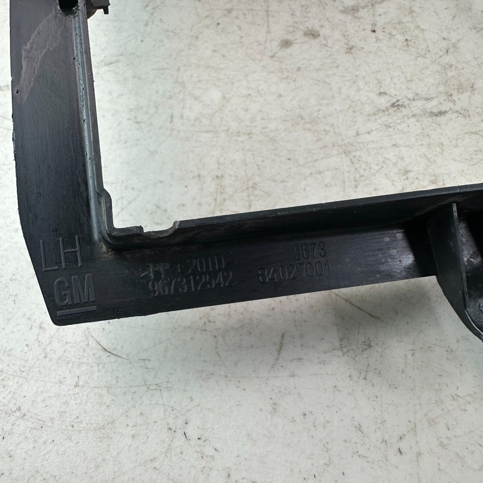 2016-2024 CHEVY CAMARO RADIATOR COOLING REAR AUXILIARY DUCT COVER 84027001 OEM