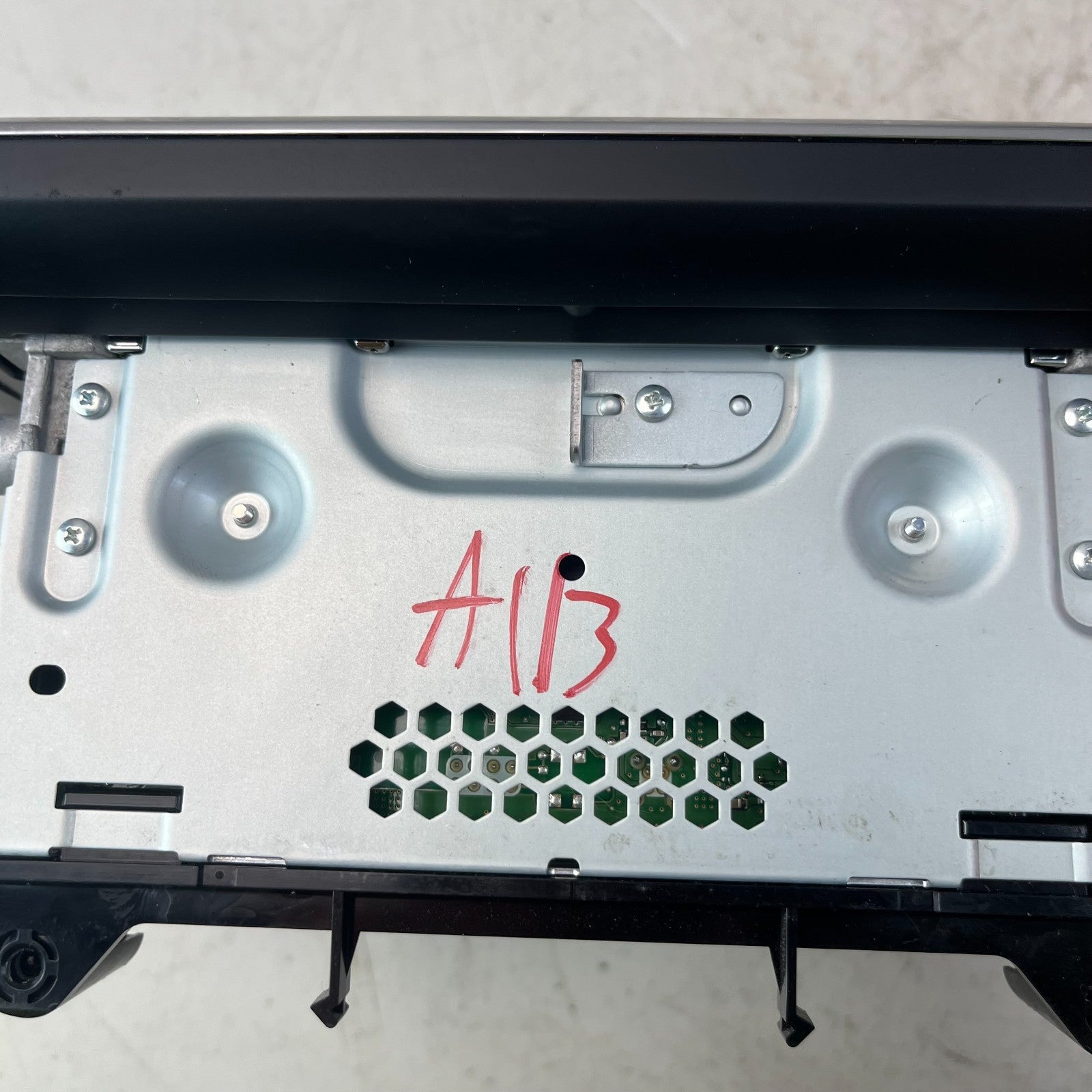 2015-2018 MERCEDES C300 FRONT RADIO NAVIGATION INFO DISPLAY SCREEN A2059002211