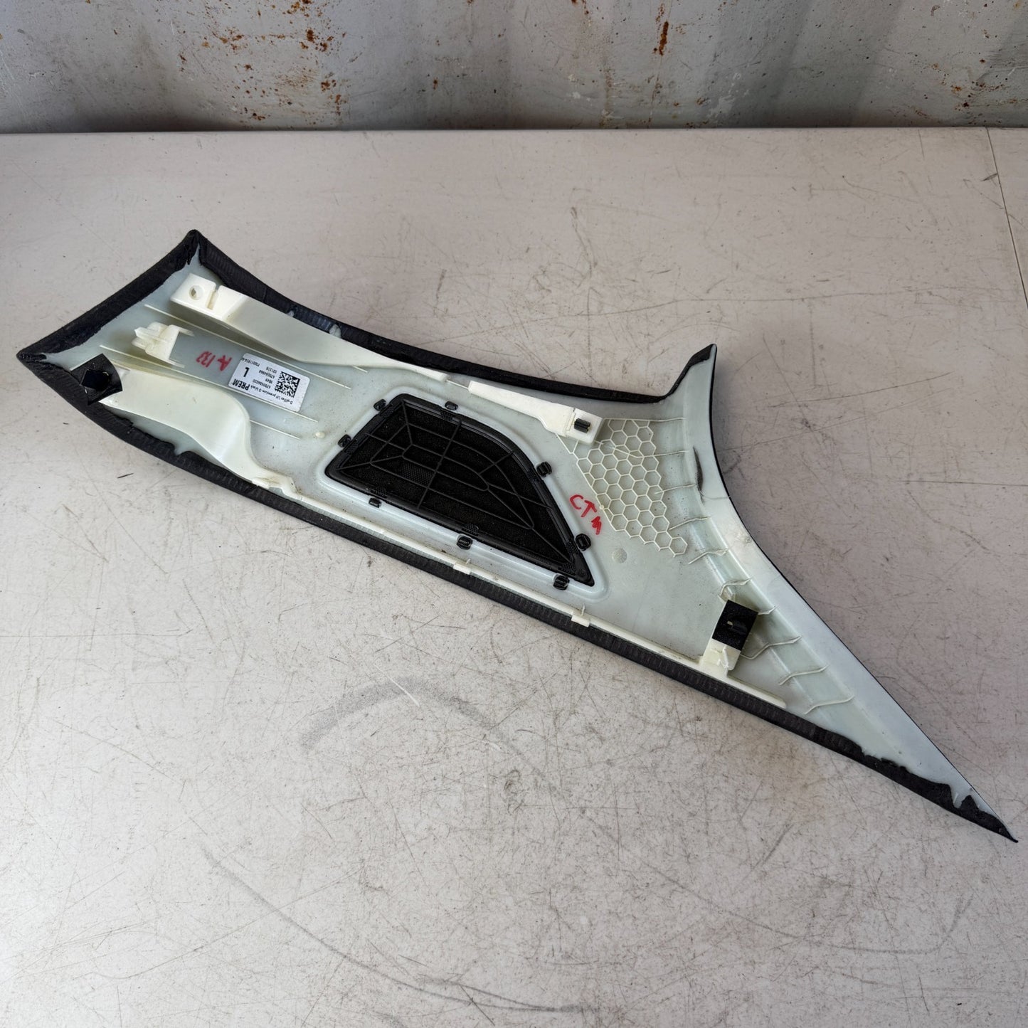 2017 - 2020 MASERATI LEVANTE REAR LEFT SIDE D PILLAR UPPER COVER TRIM PANEL OEM