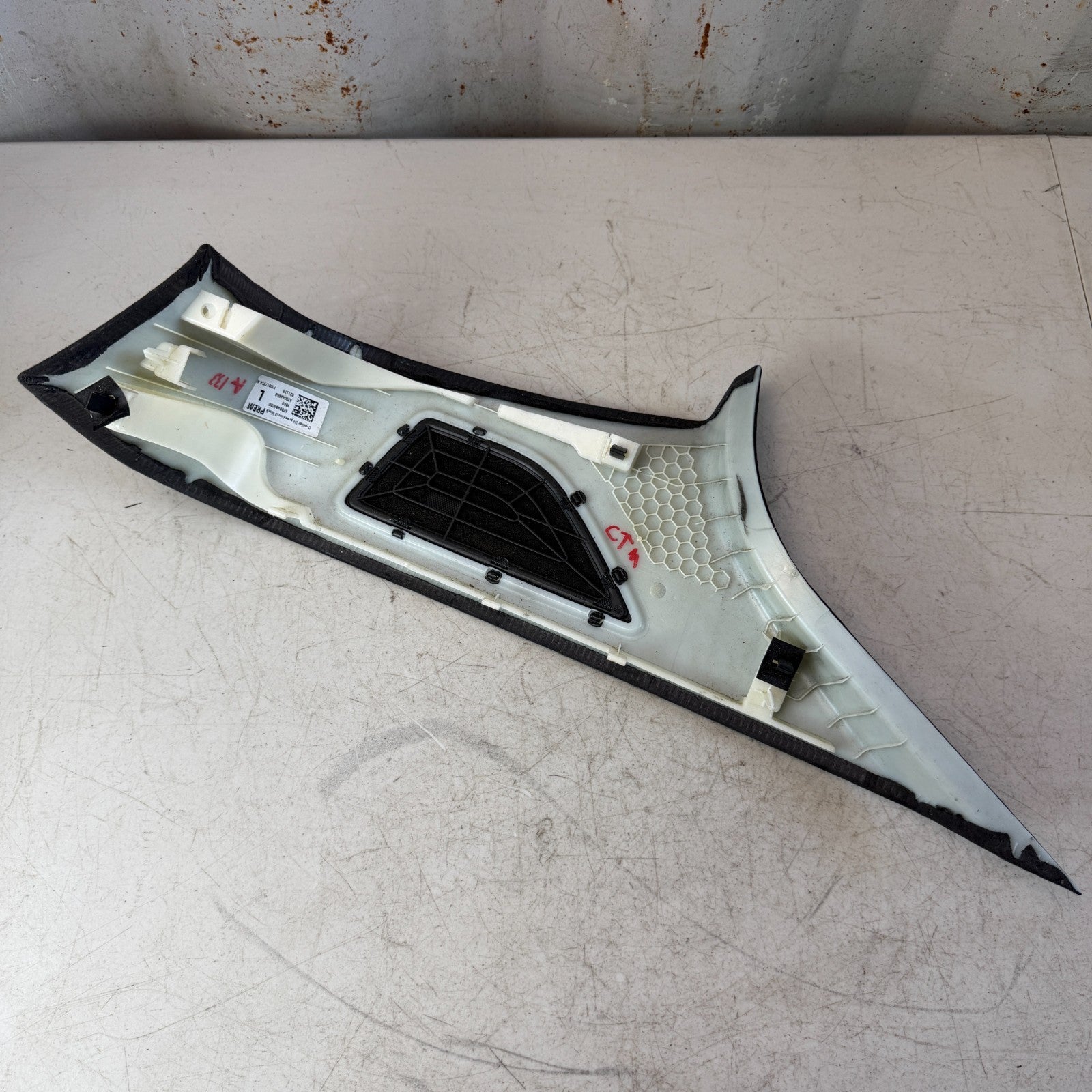 2017 - 2020 MASERATI LEVANTE REAR LEFT SIDE D PILLAR UPPER COVER TRIM PANEL OEM