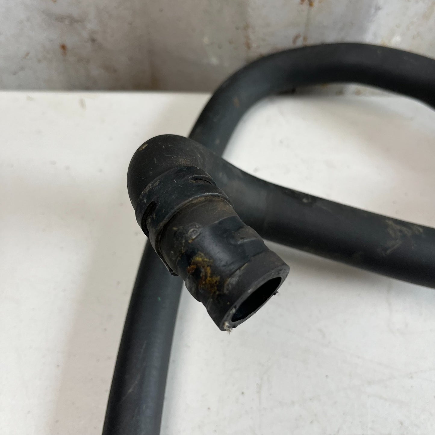 2005-2013 CHEVROLET CORVETTE C6 RADIATOR UPPER HEATER COOLANT HOSE PIPE OEM