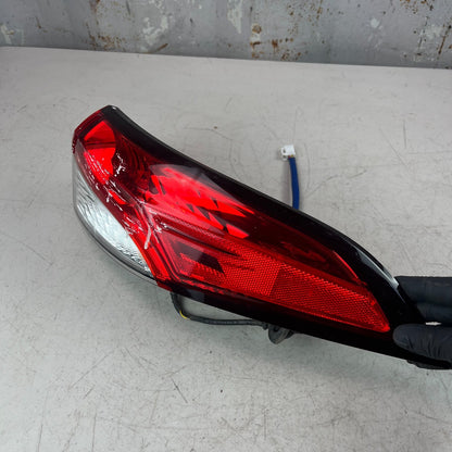 2020-22 TOYOTA COROLLA REAR RIGHT PASSENGER OUTER TAIL LIGHT TAILLIGHT LAMP OEM