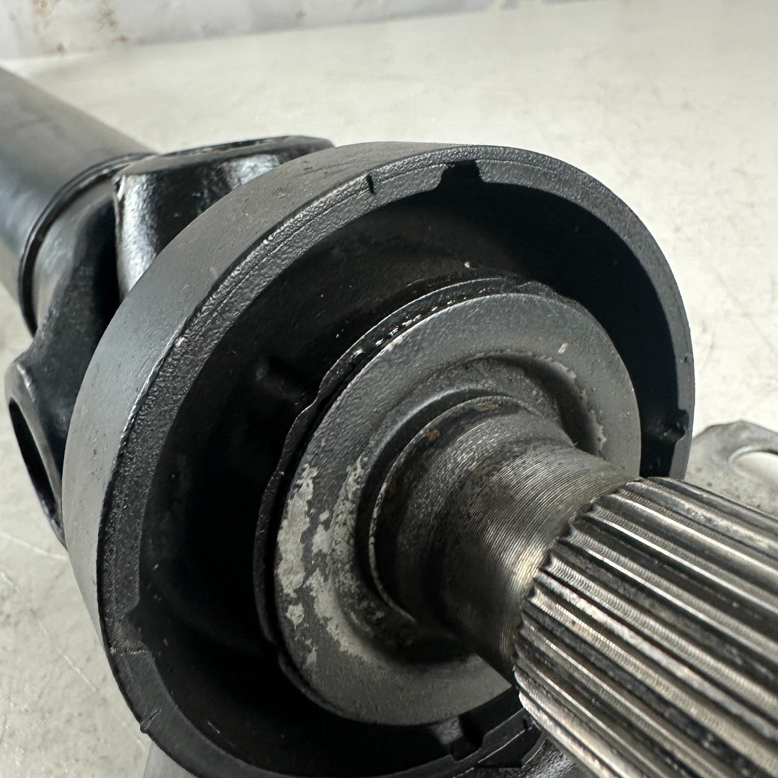 2016-2024 CHEVROLET CAMARO REAR PROPELLER DRIVE SHAFT DRIVESHAFT 84306999 OEM