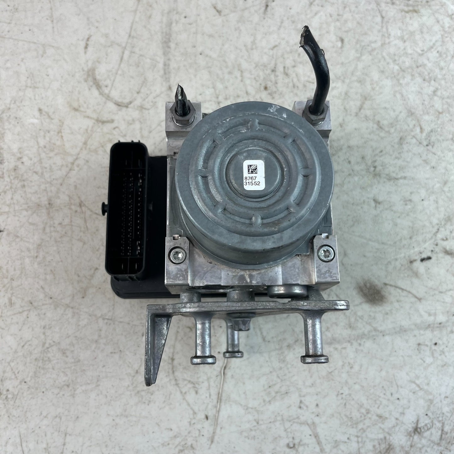 2015-2016 MERCEDES W205 C300 ABS ANTI-LOCK BRAKE PUMP CONTROL MODULE A2539011400
