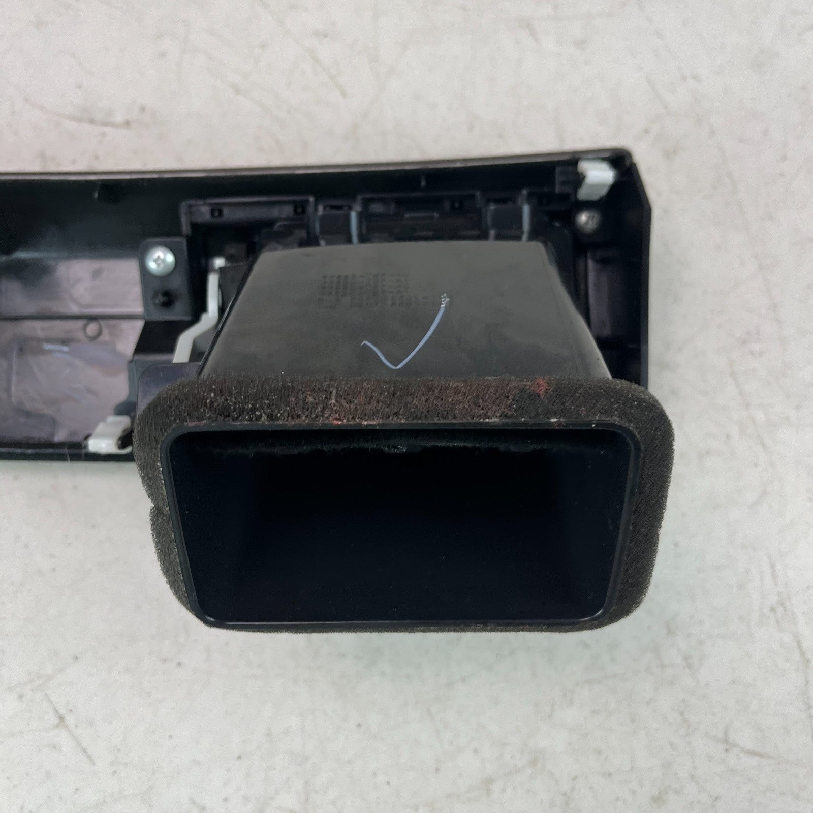 2013 - 2017 HONDA ACCORD FRONT RIGHT DASH AC HEATER AIR VENT PANEL E967-5611-200