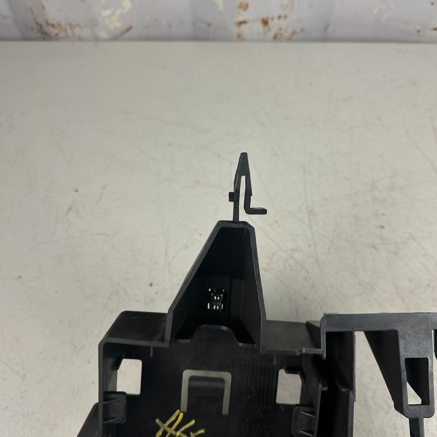 17-24 CHEVROLET CAMARO KEYLESS ENTRY THEFT LOCKING CONTROL MODULE BRACKET OEM
