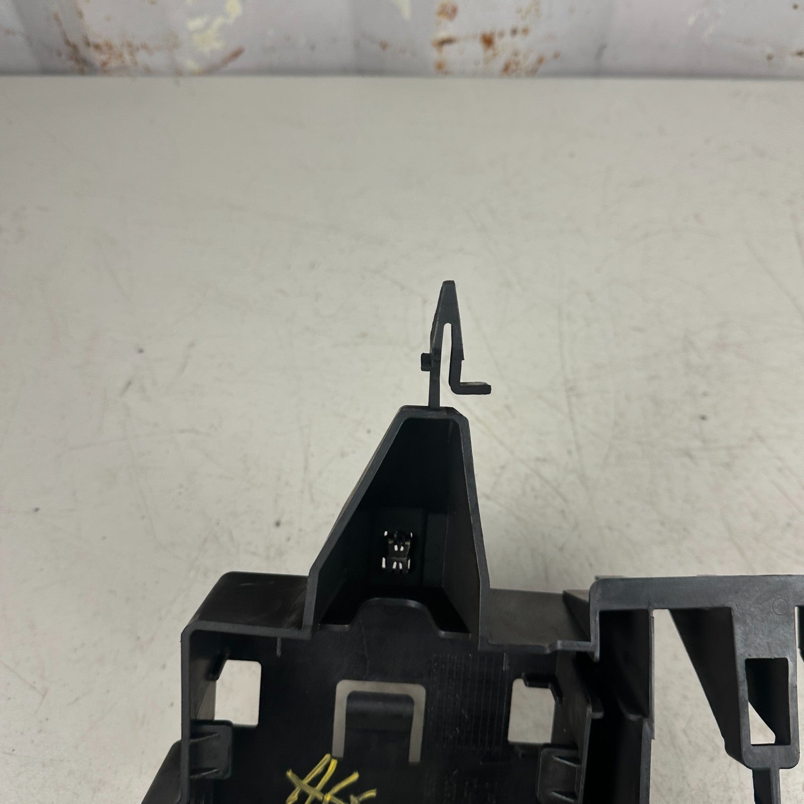 17-24 CHEVROLET CAMARO KEYLESS ENTRY THEFT LOCKING CONTROL MODULE BRACKET OEM