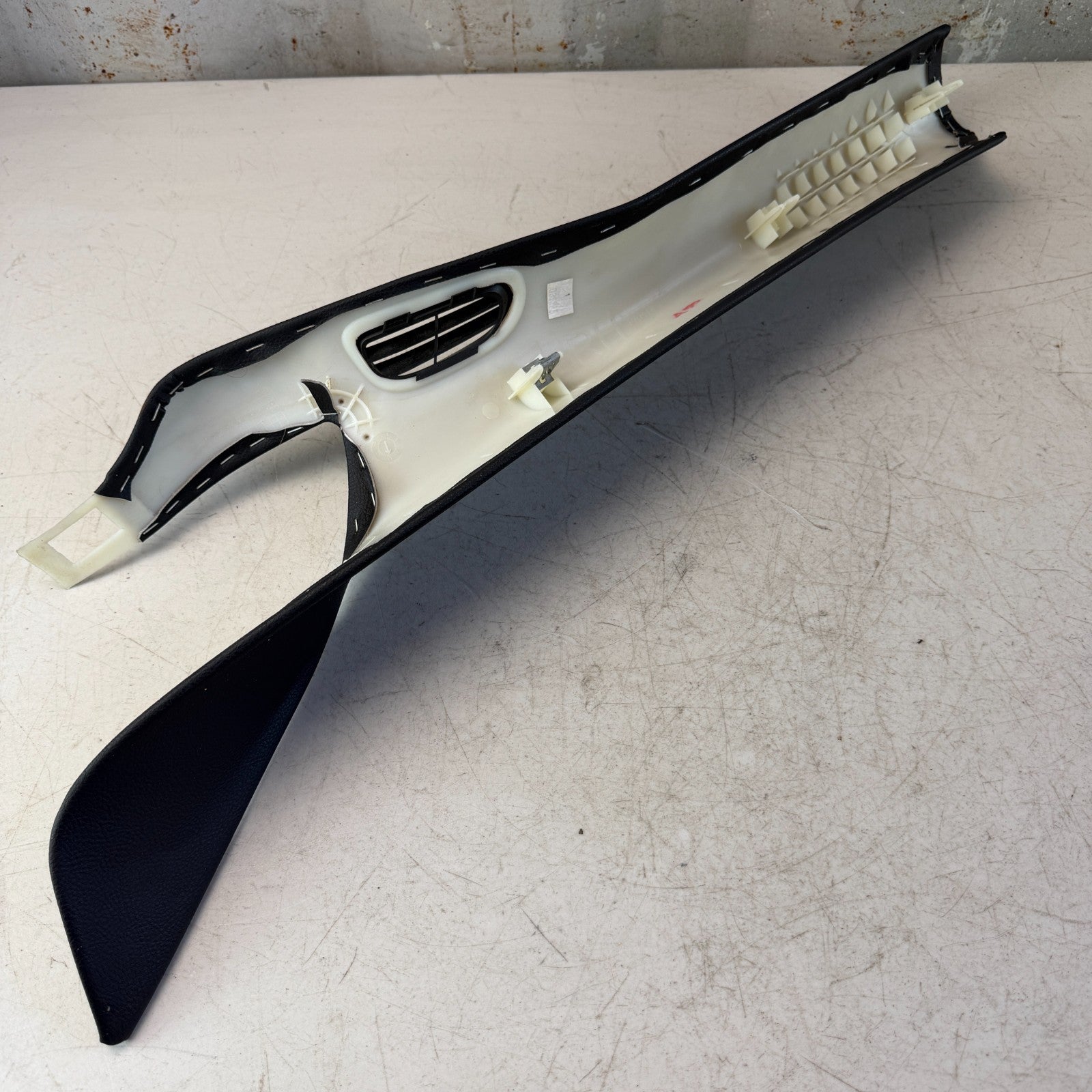 2005-2013 CHEVROLET CORVETTE C6 FRONT LEFT DRIVER A PILLAR COVER TRIM 10441171
